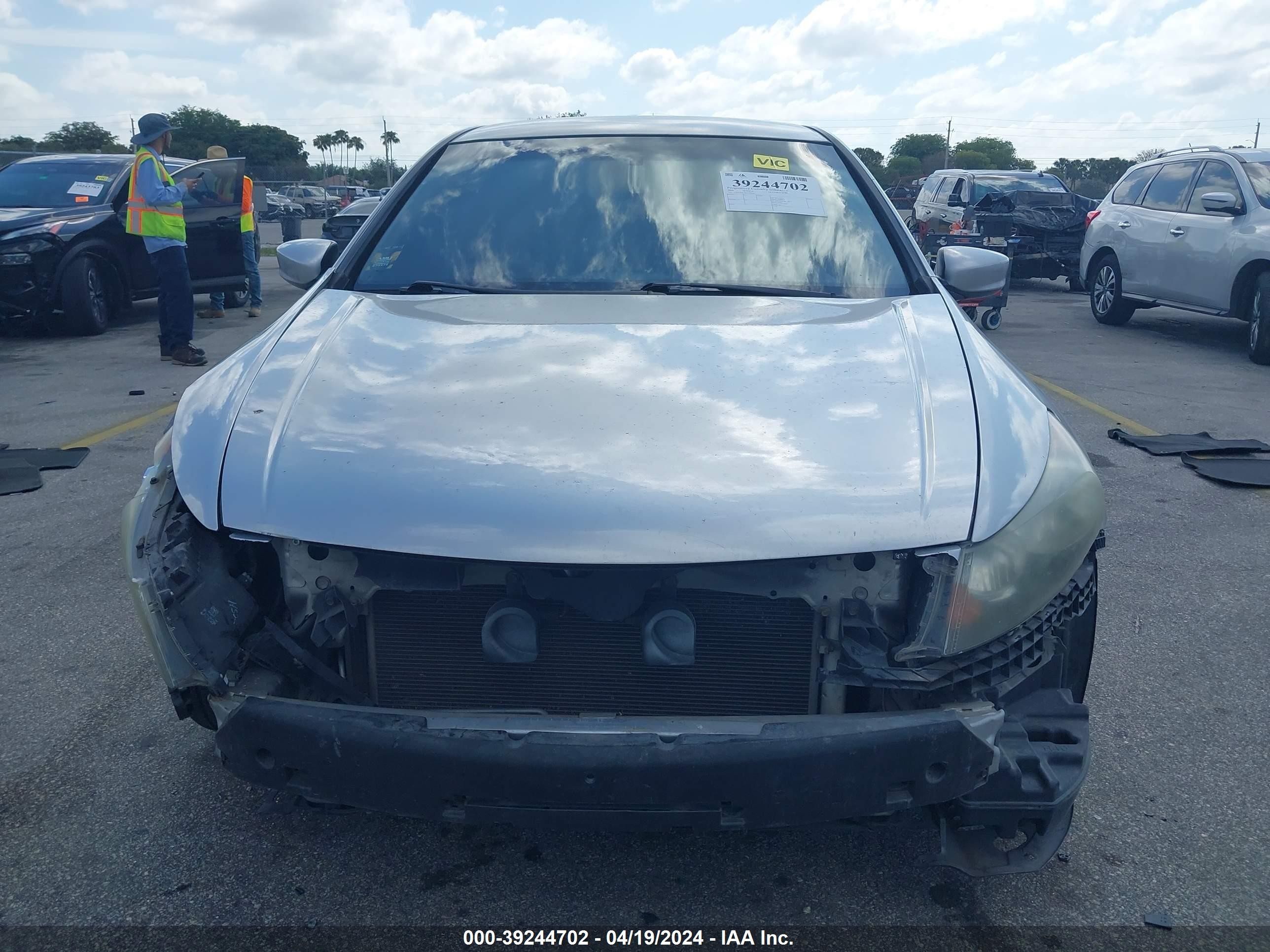 Photo 11 VIN: 1HGCP26399A142636 - HONDA ACCORD 