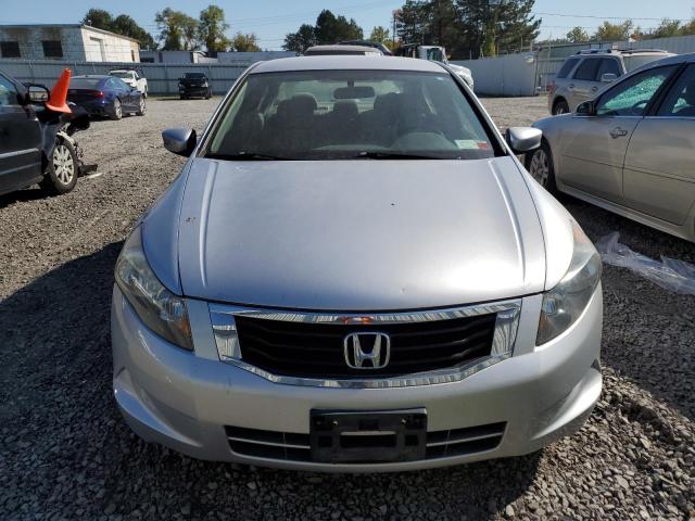 Photo 4 VIN: 1HGCP263X8A040468 - HONDA ACCORD LX 