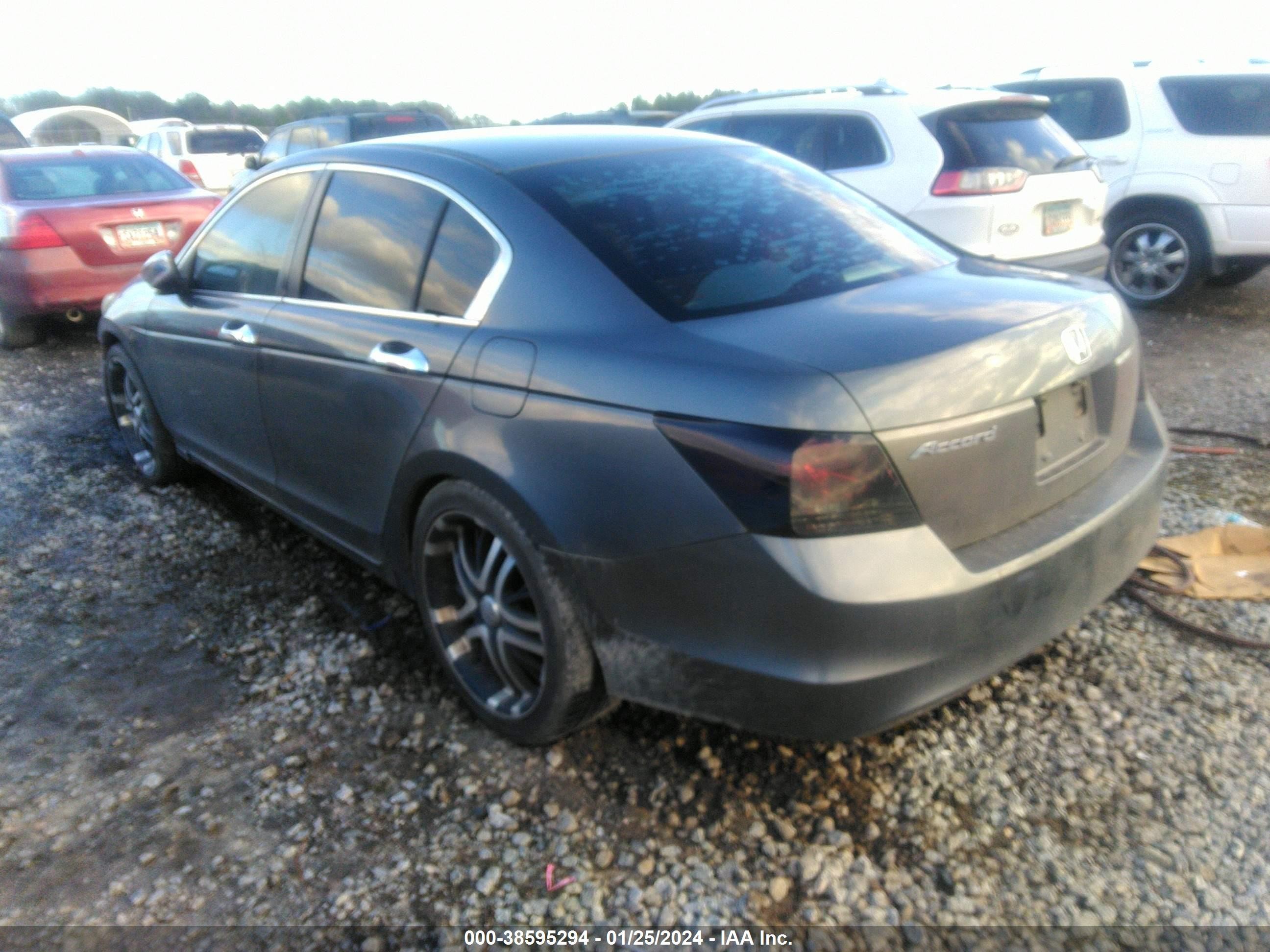 Photo 2 VIN: 1HGCP263X8A077150 - HONDA ACCORD 