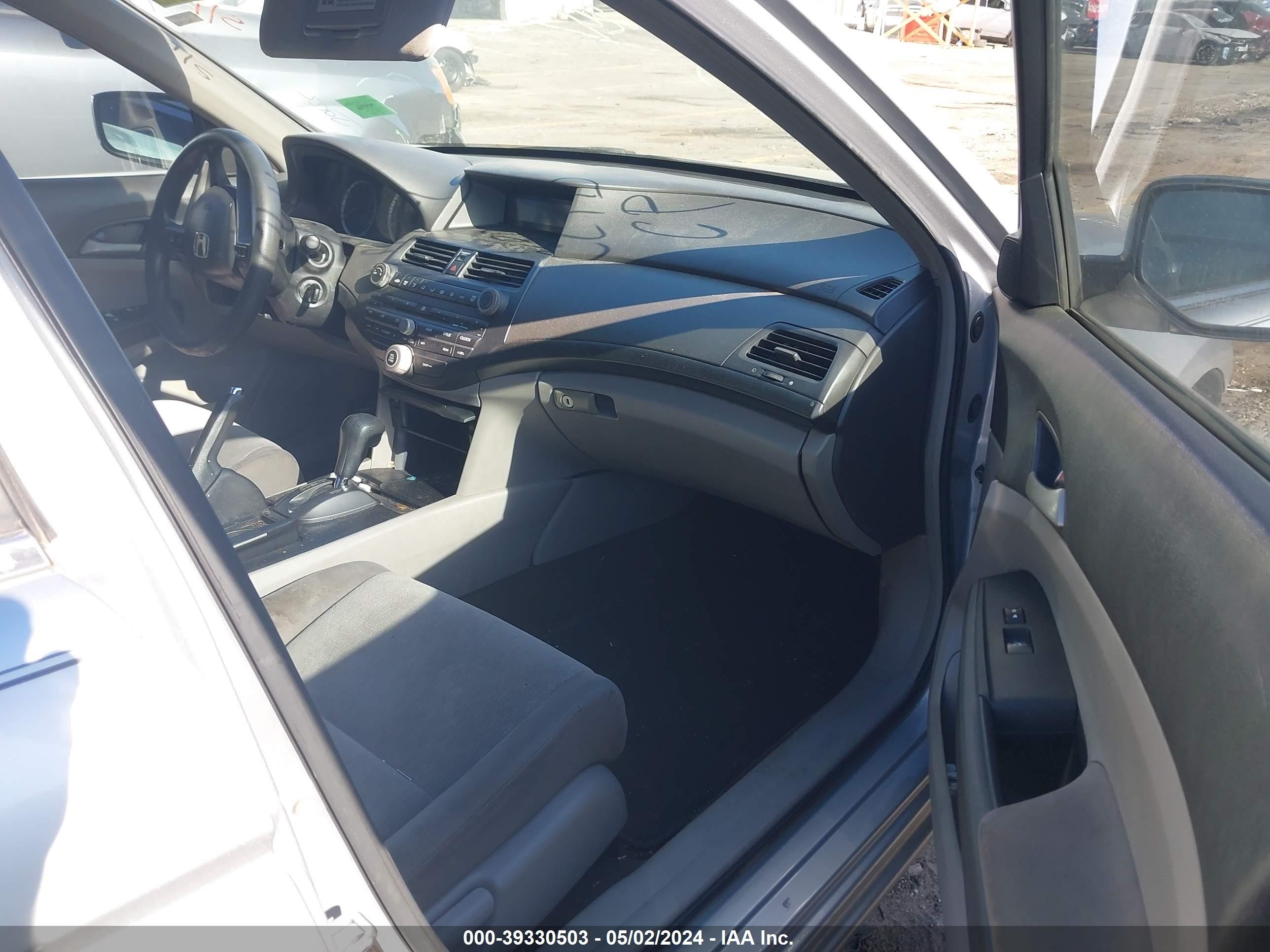 Photo 4 VIN: 1HGCP26409A107640 - HONDA ACCORD 