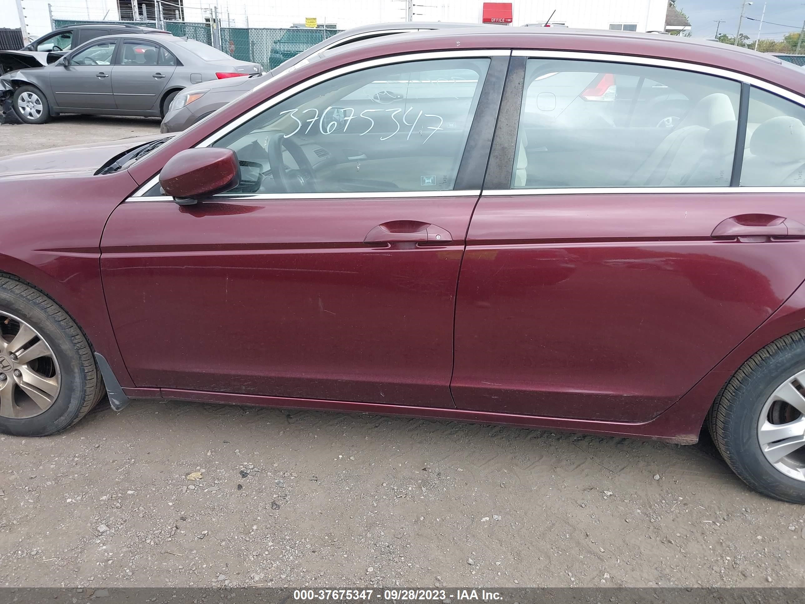 Photo 13 VIN: 1HGCP26418A009277 - HONDA ACCORD 