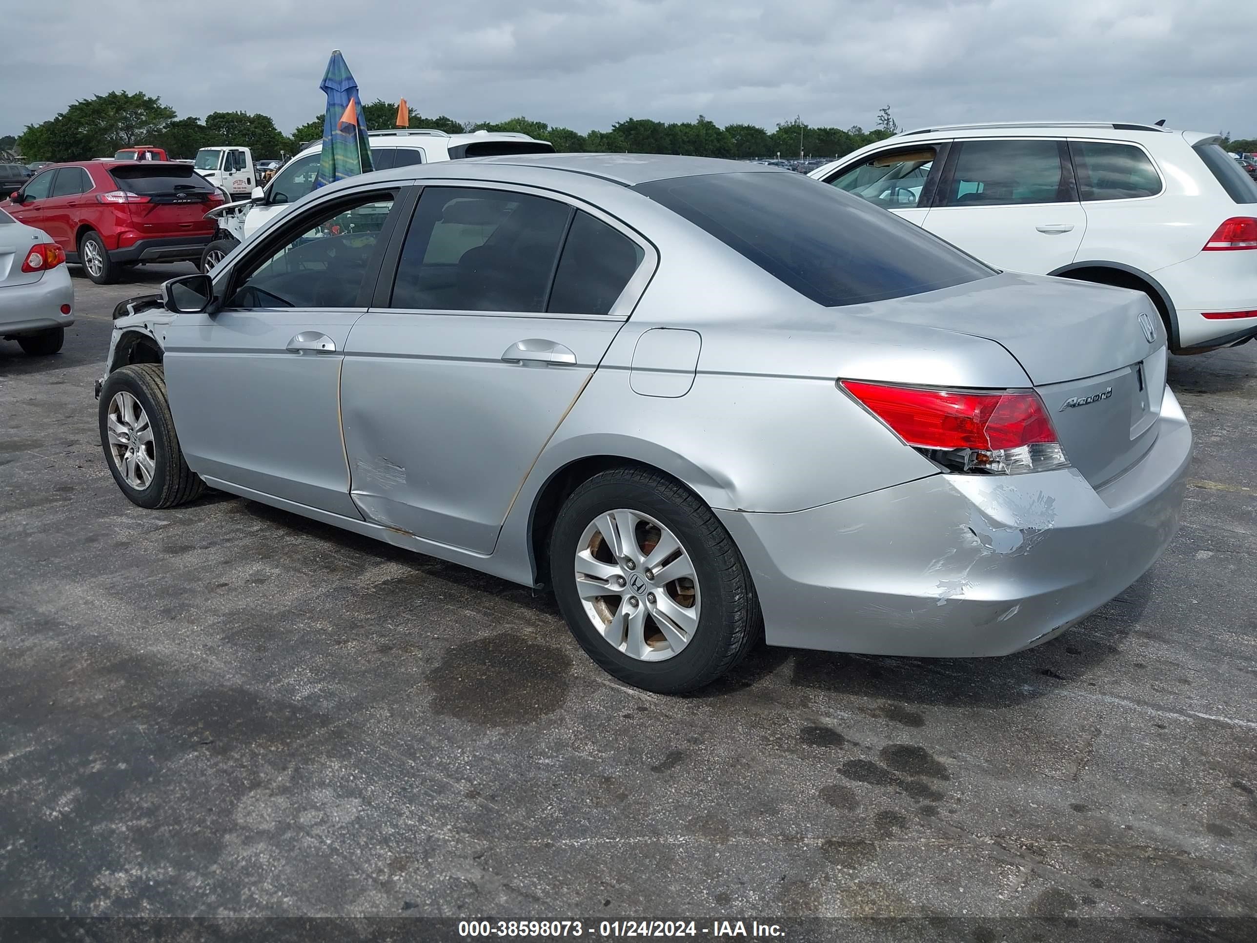 Photo 2 VIN: 1HGCP26418A119486 - HONDA ACCORD 