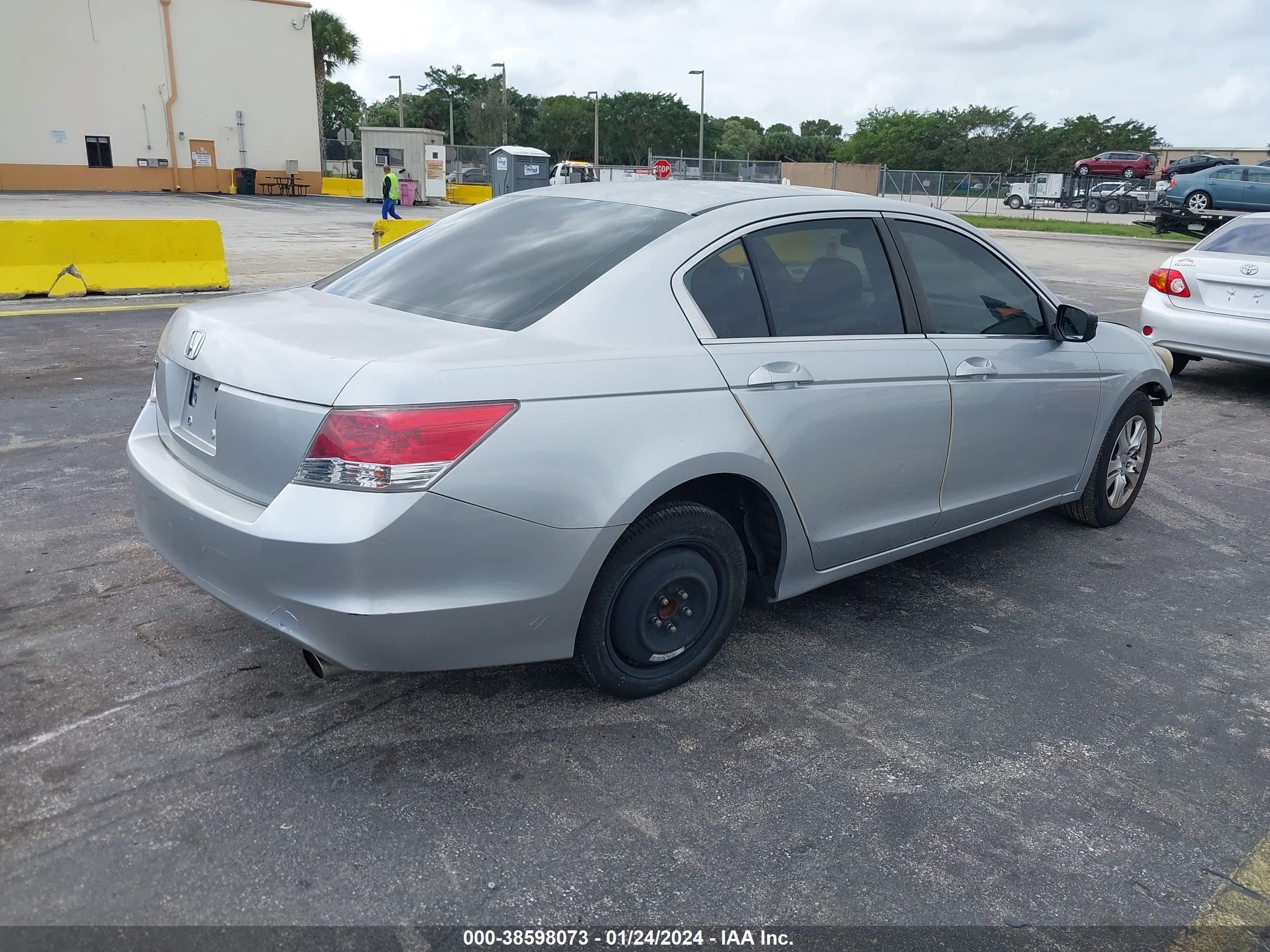 Photo 3 VIN: 1HGCP26418A119486 - HONDA ACCORD 