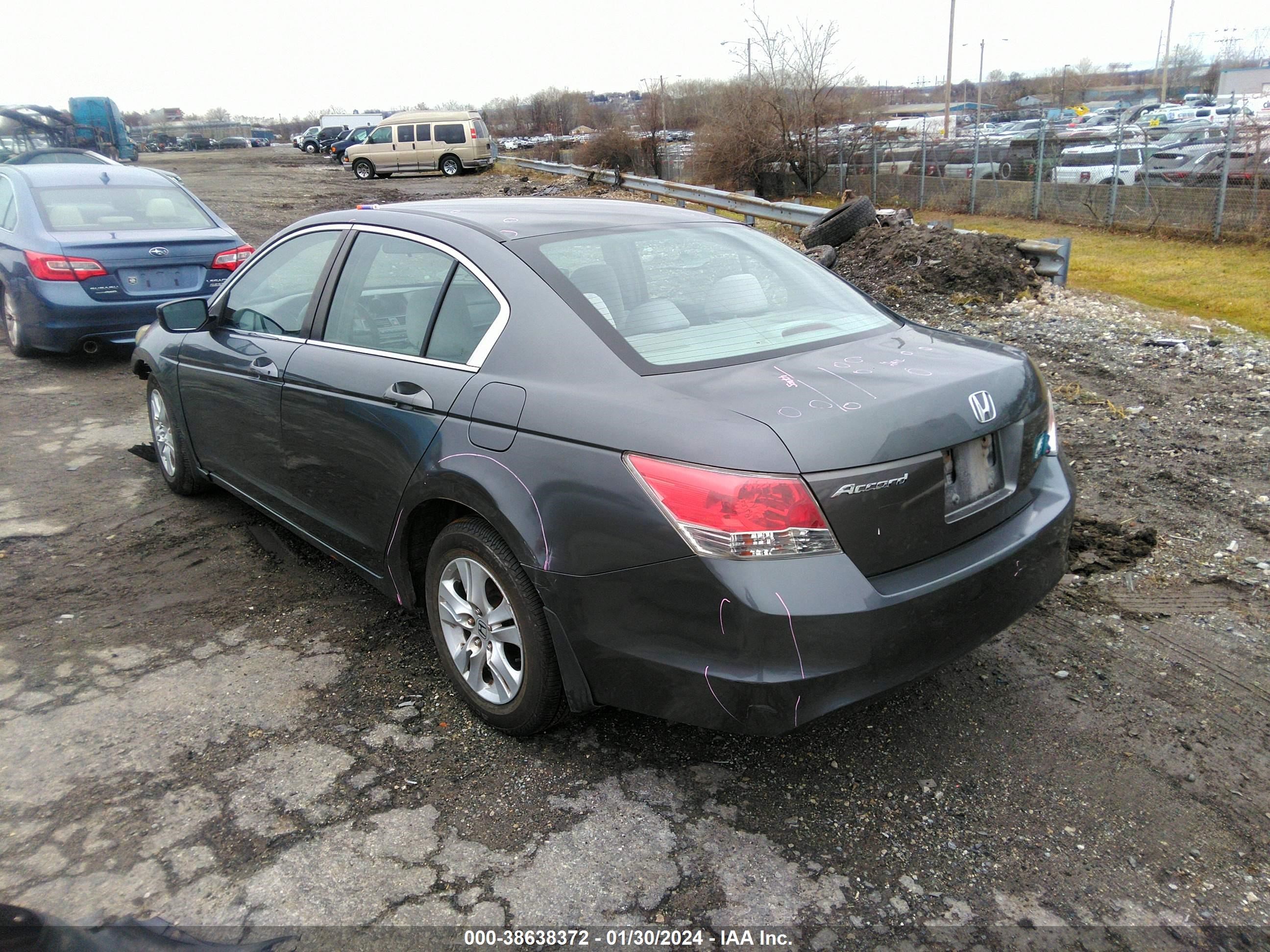 Photo 2 VIN: 1HGCP26428A038500 - HONDA ACCORD 