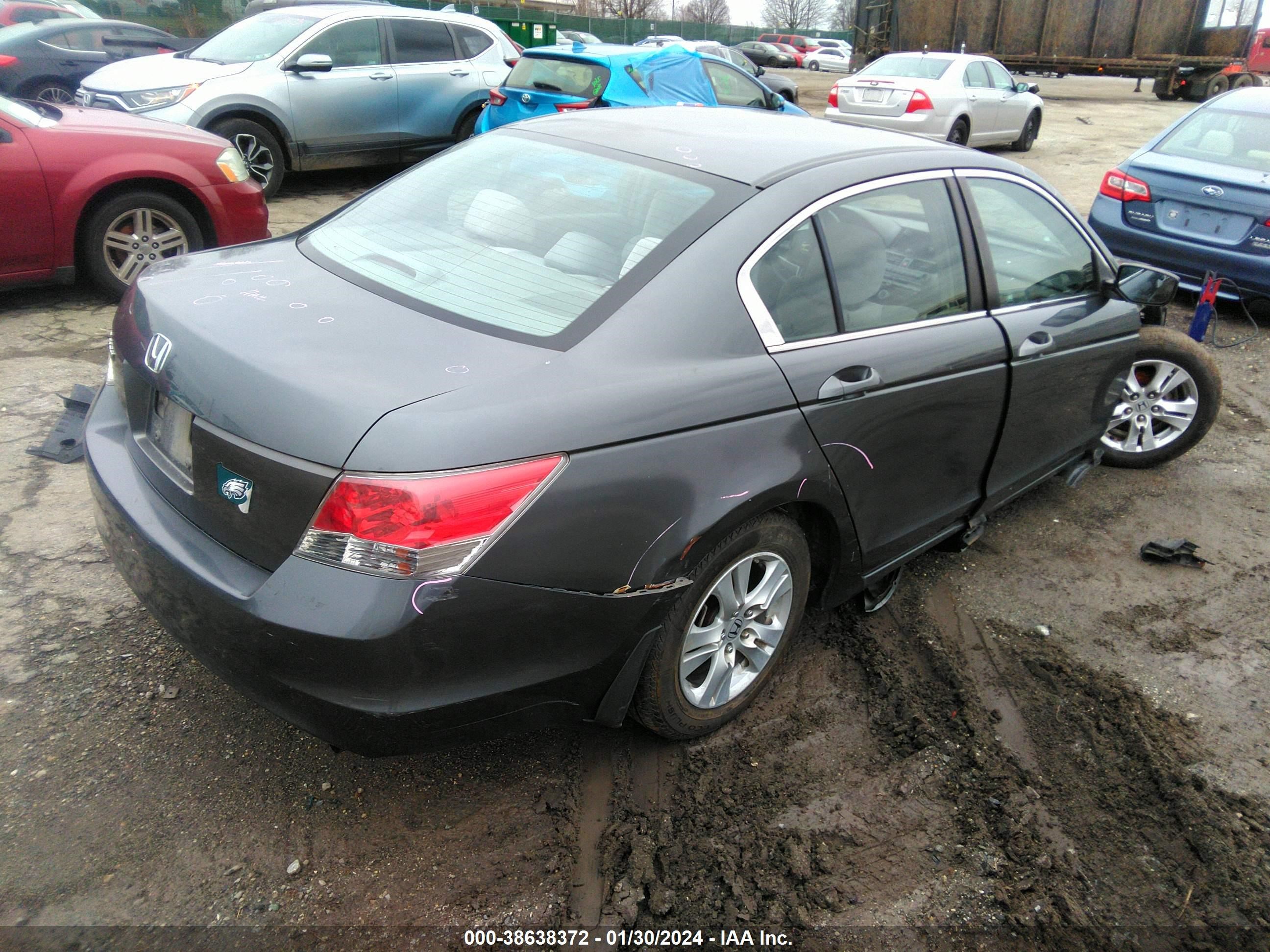 Photo 3 VIN: 1HGCP26428A038500 - HONDA ACCORD 