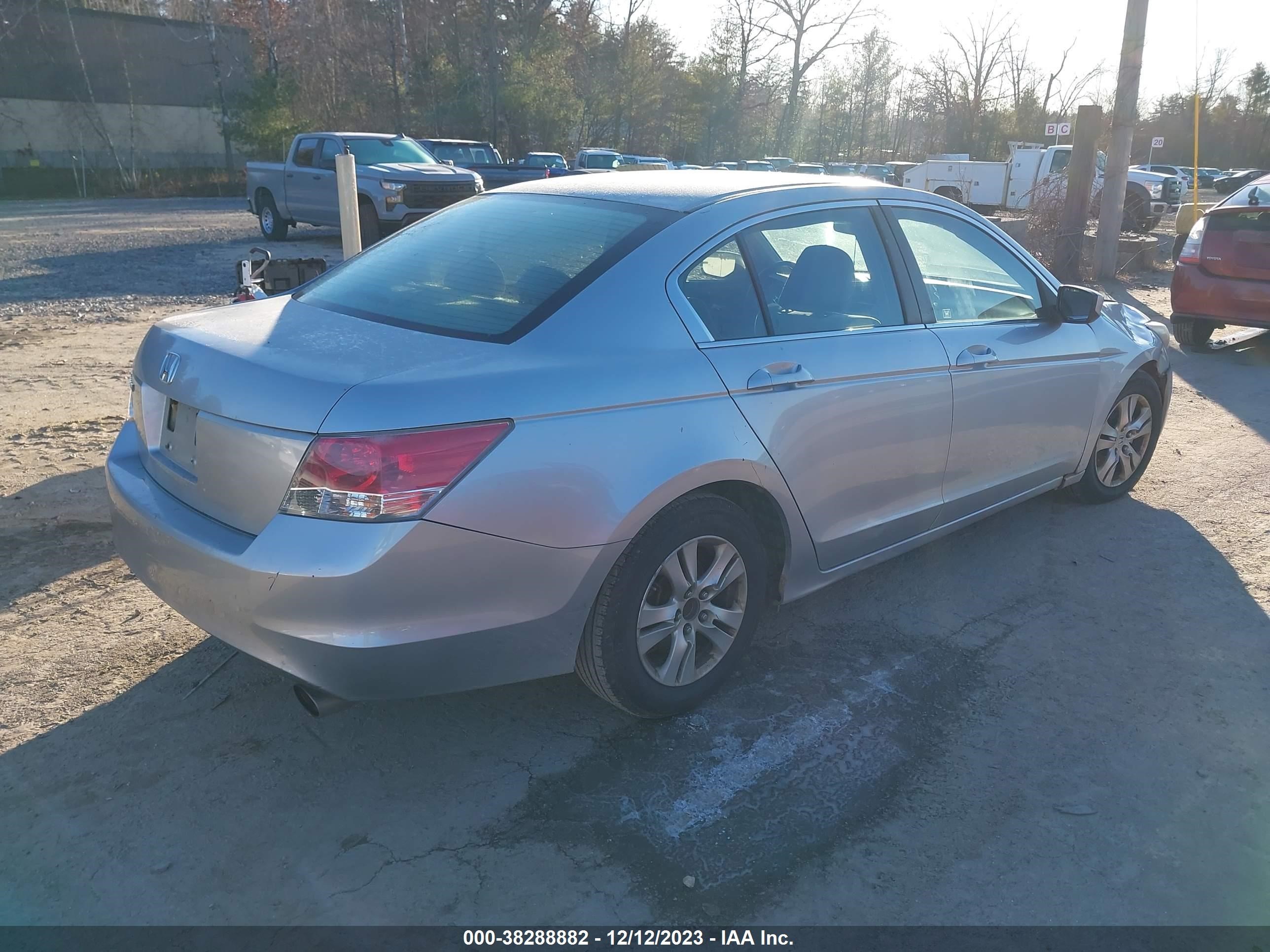 Photo 3 VIN: 1HGCP26428A049397 - HONDA ACCORD 