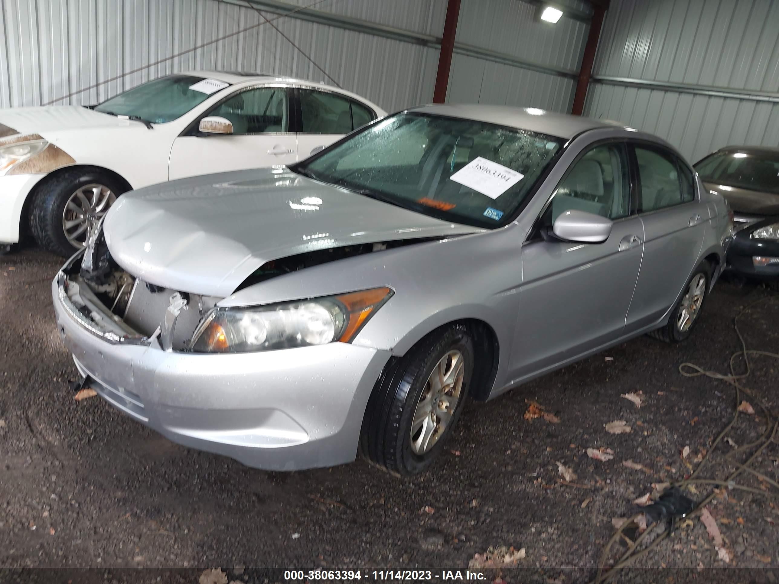 Photo 1 VIN: 1HGCP26428A133915 - HONDA ACCORD 