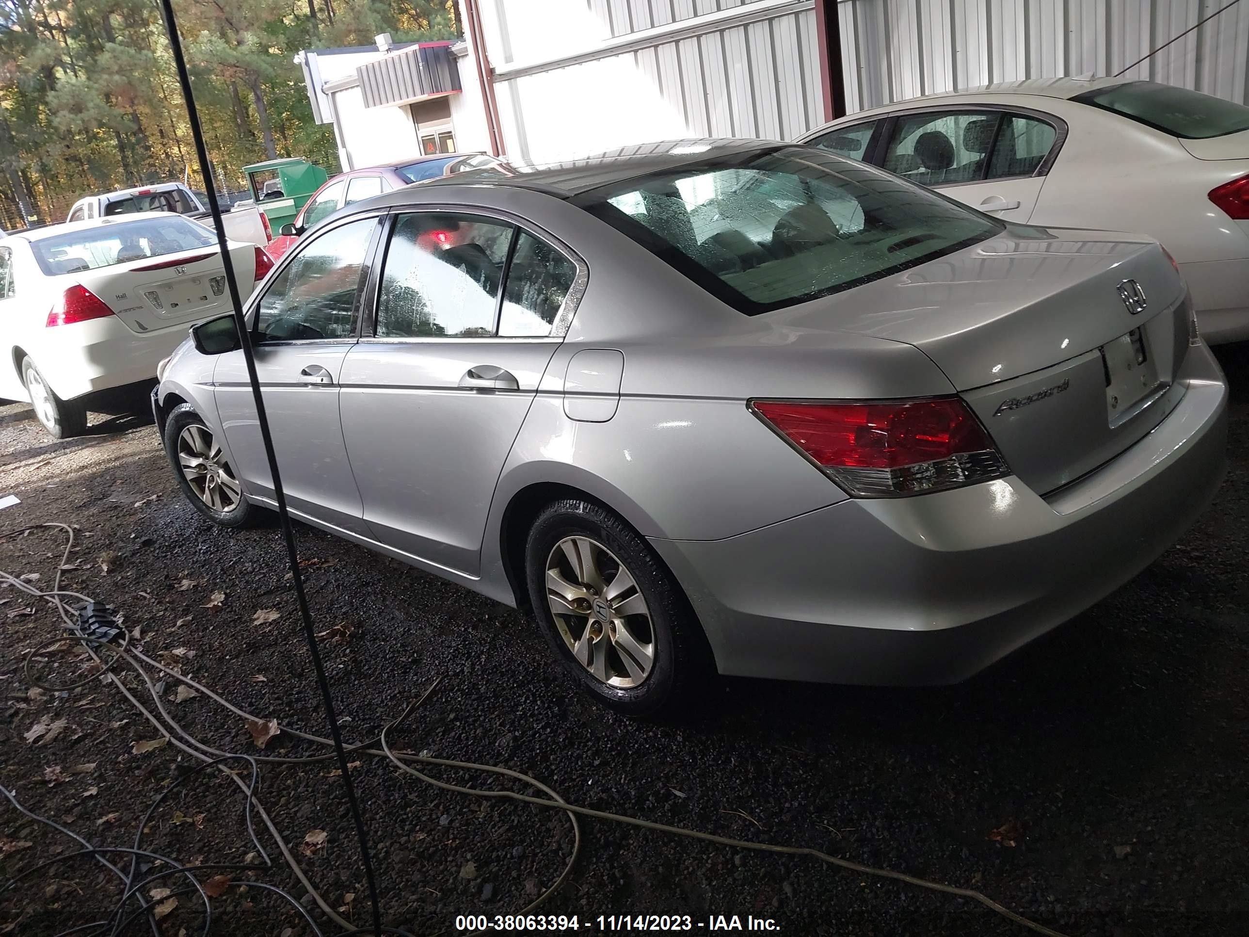 Photo 2 VIN: 1HGCP26428A133915 - HONDA ACCORD 