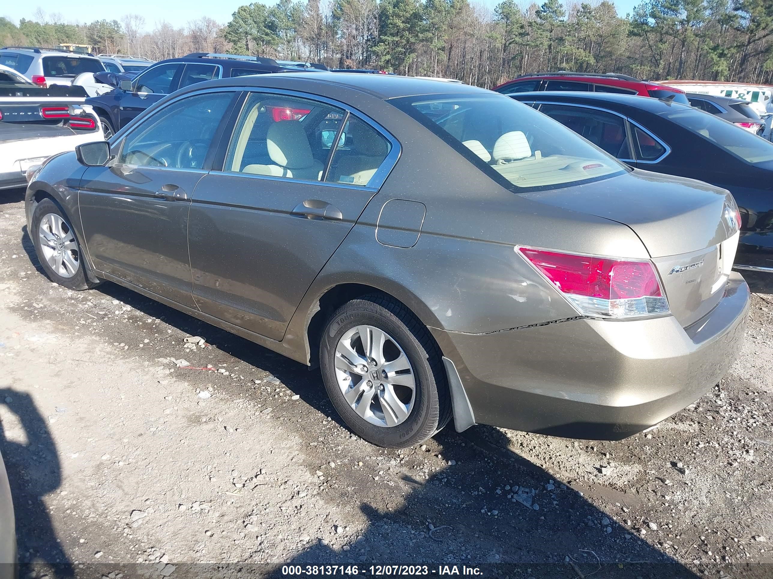 Photo 2 VIN: 1HGCP26428A150293 - HONDA ACCORD 