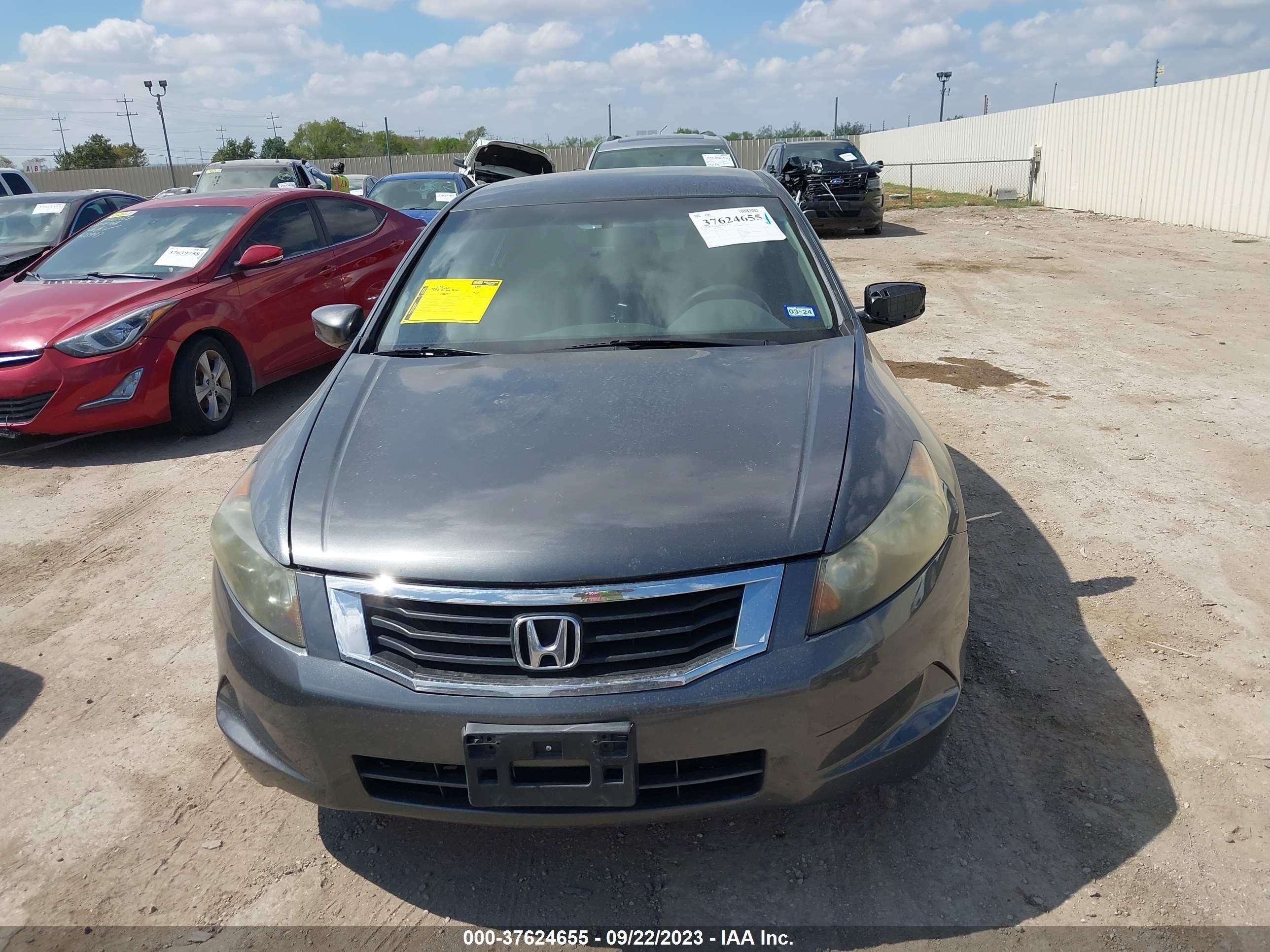 Photo 11 VIN: 1HGCP26428A165585 - HONDA ACCORD 