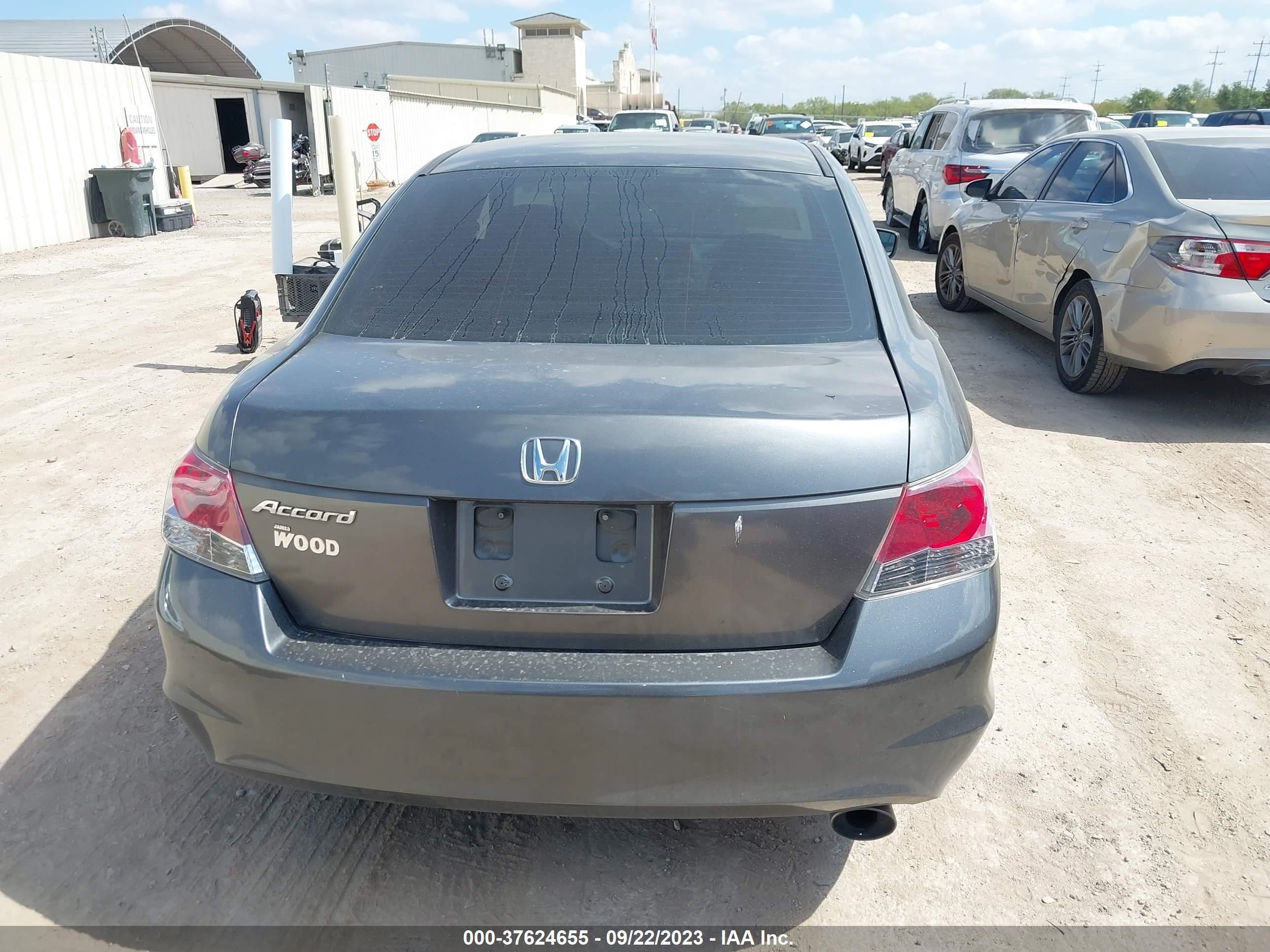 Photo 15 VIN: 1HGCP26428A165585 - HONDA ACCORD 