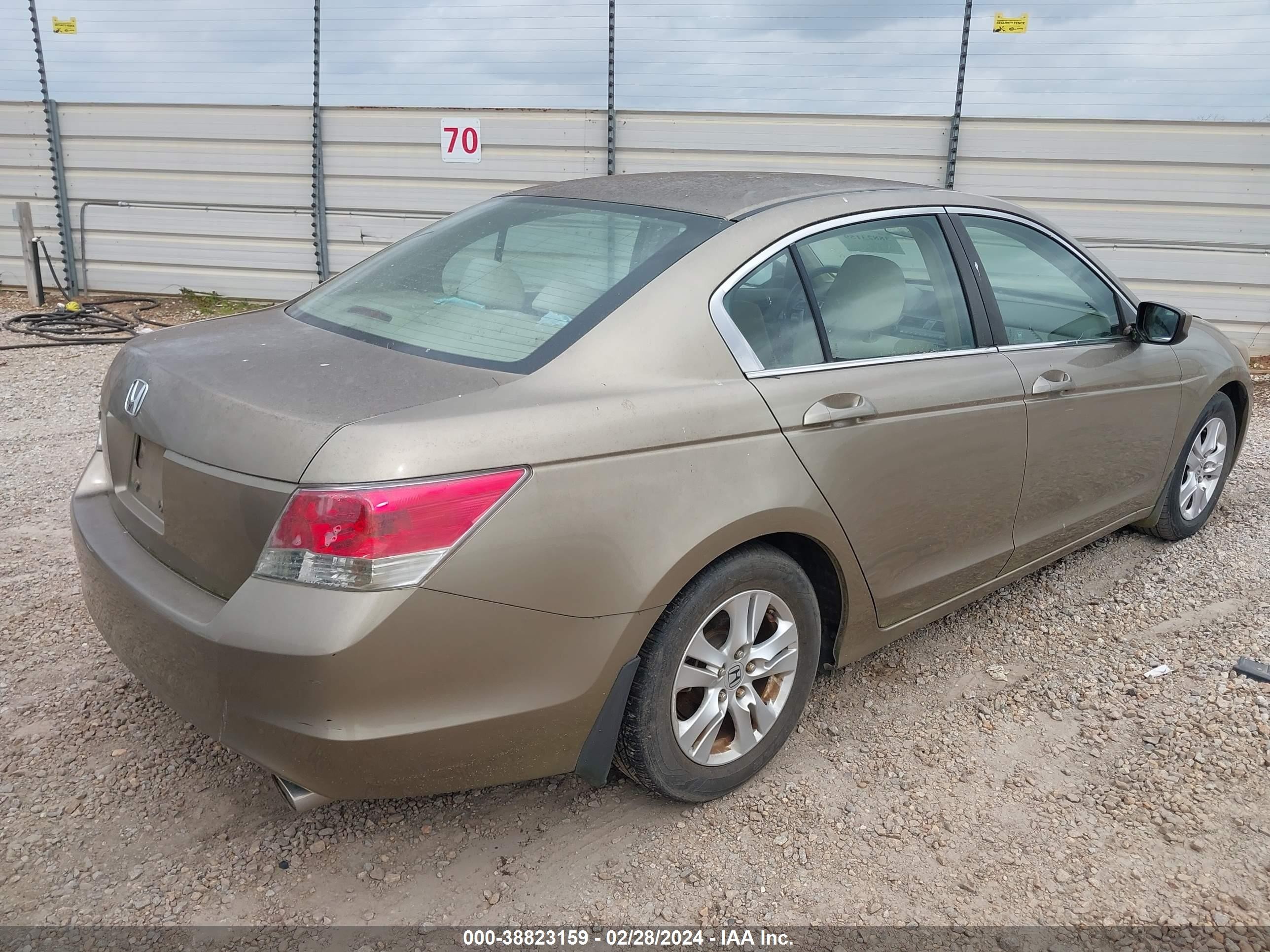 Photo 3 VIN: 1HGCP26429A120874 - HONDA ACCORD 