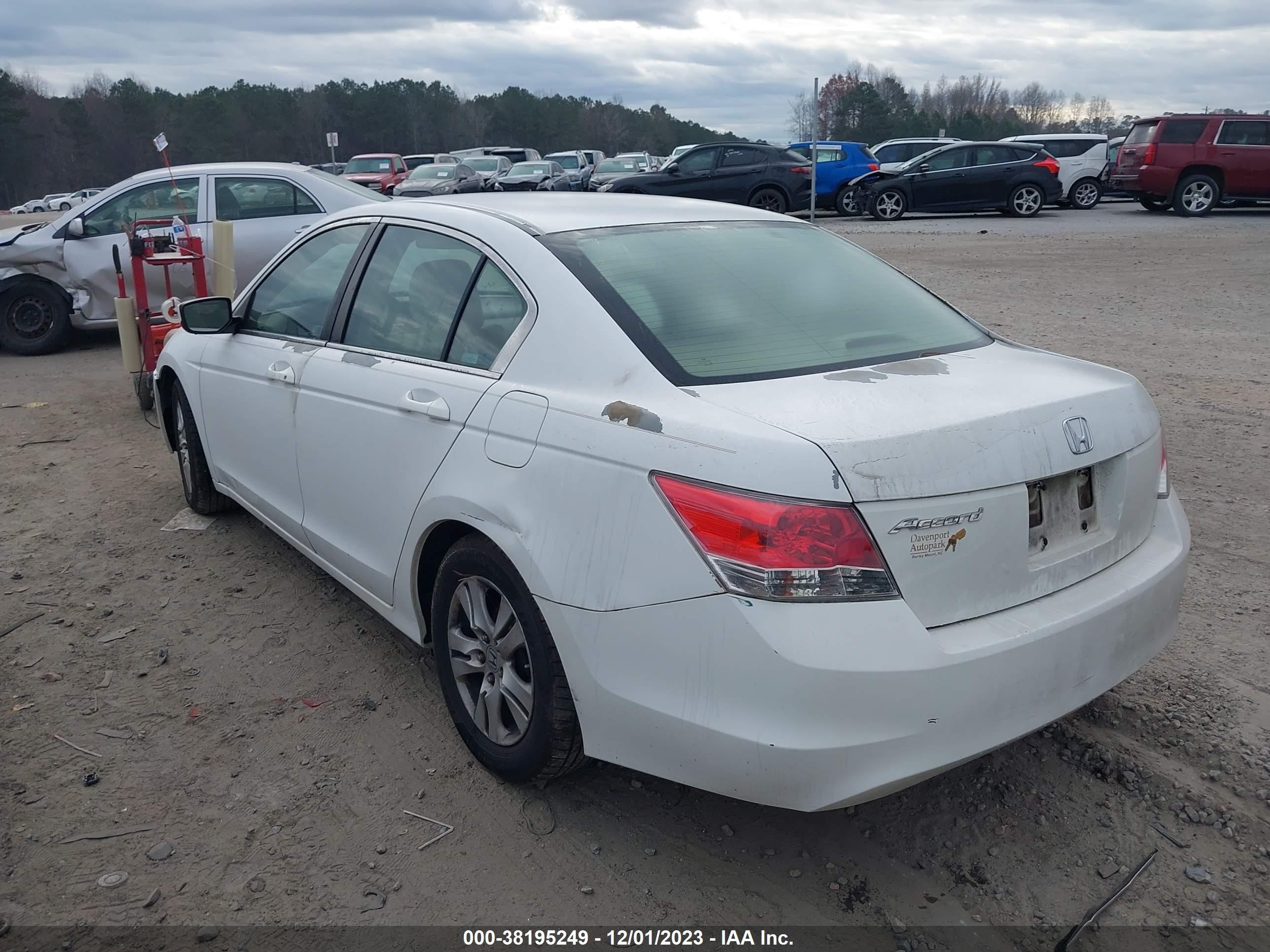 Photo 2 VIN: 1HGCP26439A164348 - HONDA ACCORD 