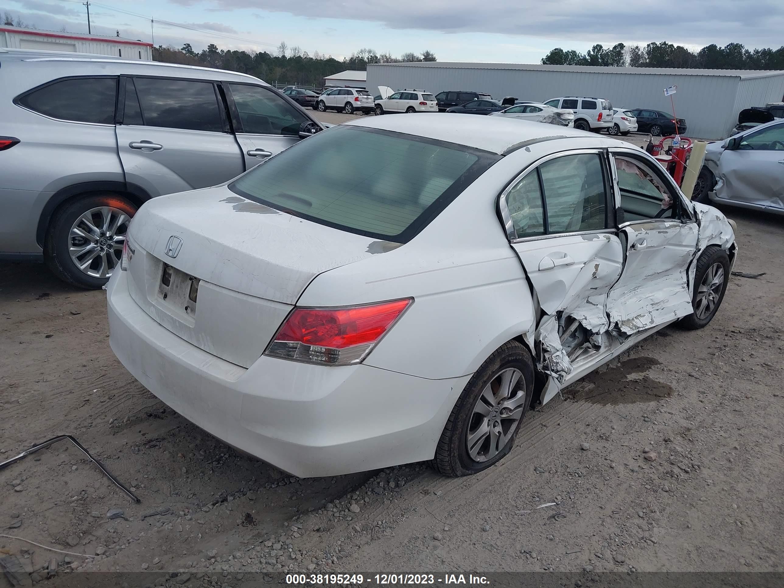 Photo 3 VIN: 1HGCP26439A164348 - HONDA ACCORD 