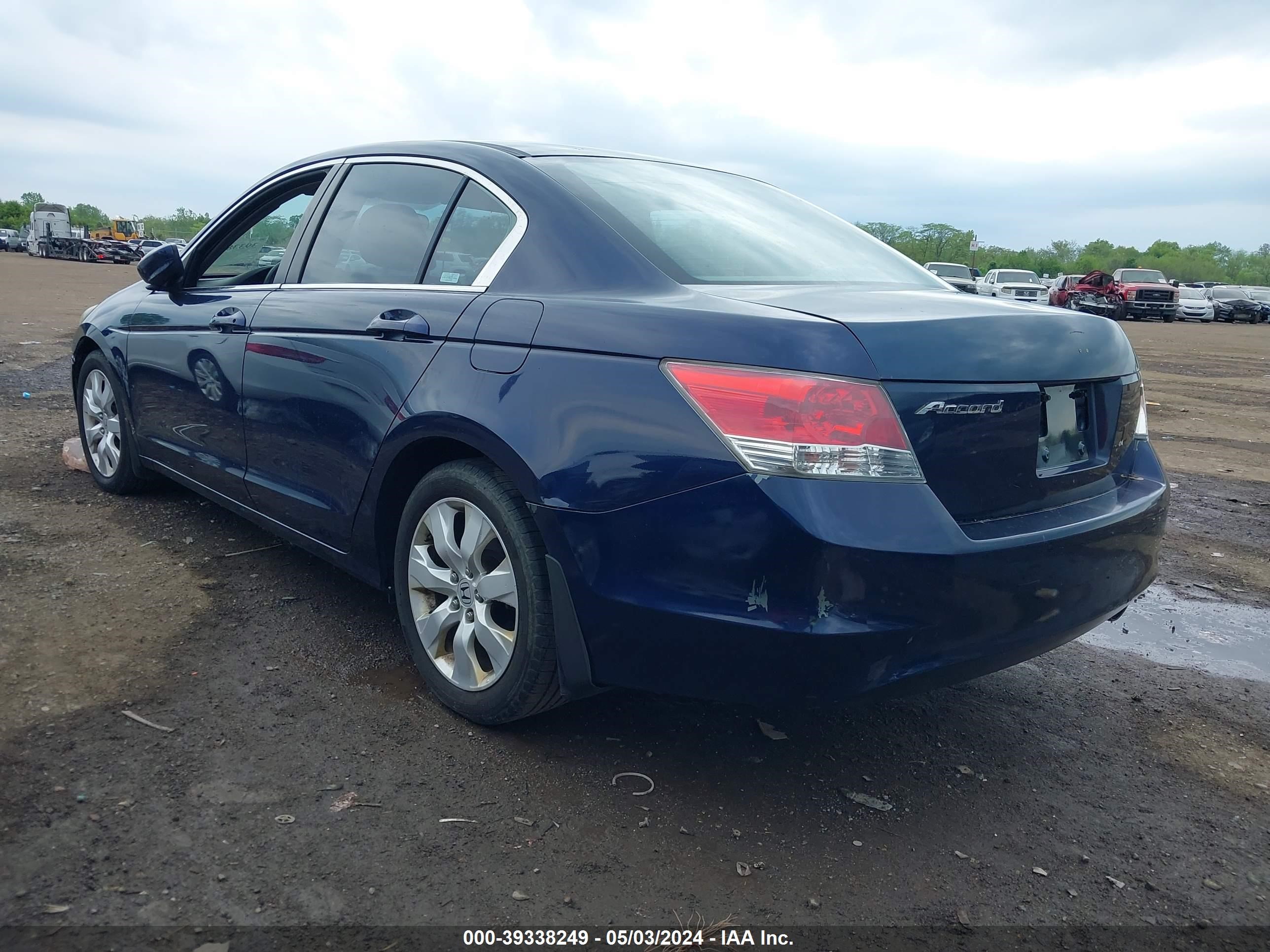 Photo 2 VIN: 1HGCP26448A078741 - HONDA ACCORD 