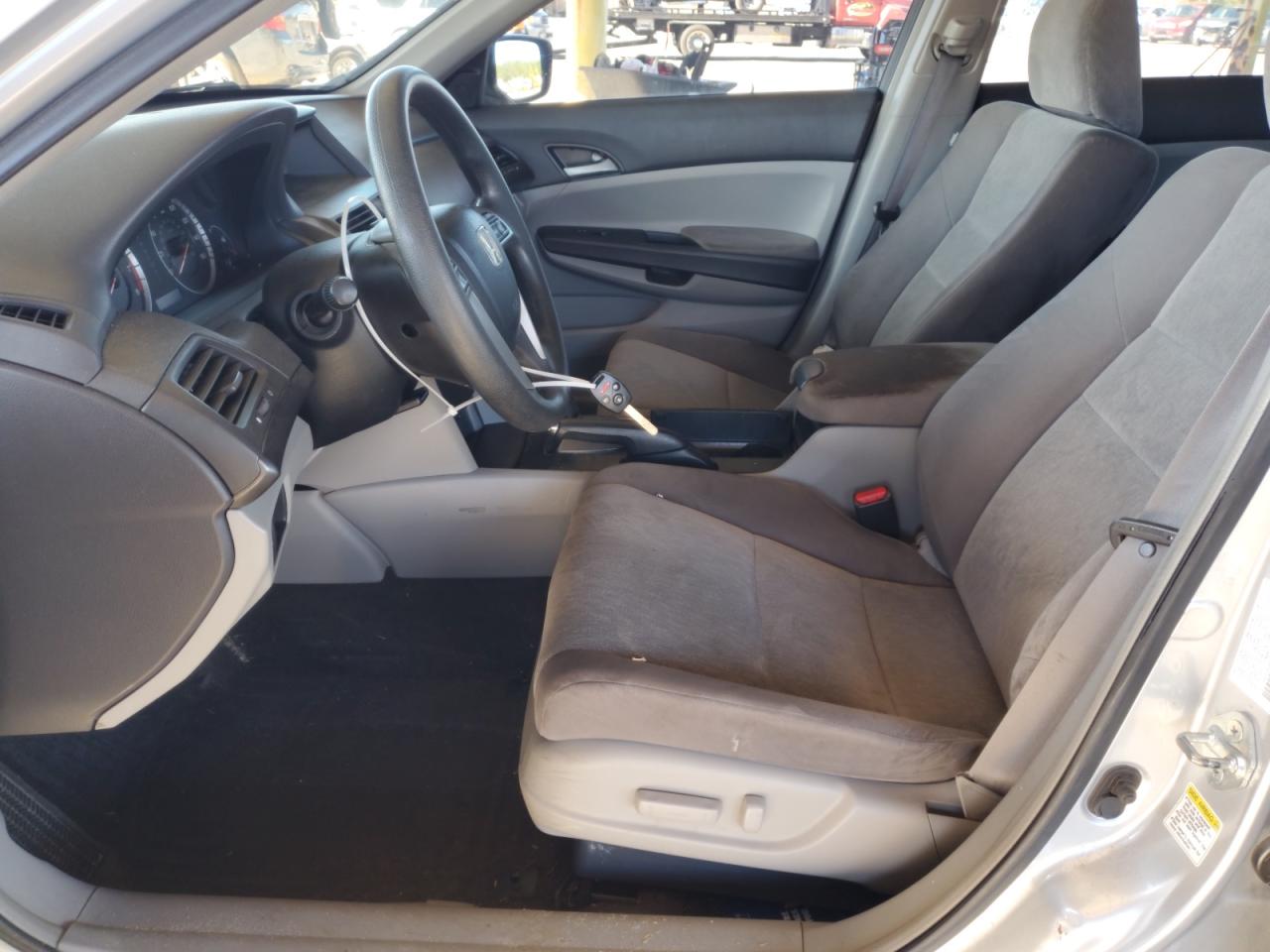 Photo 6 VIN: 1HGCP26449A107642 - HONDA ACCORD 