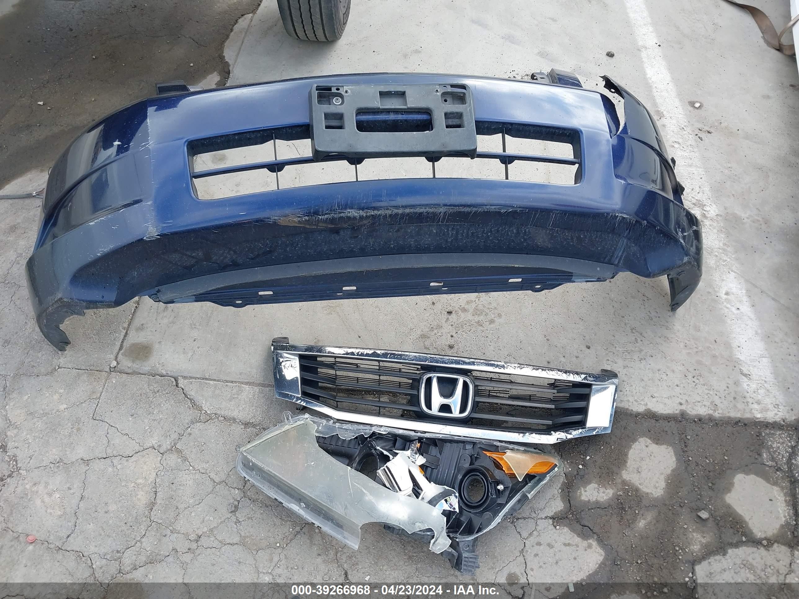 Photo 11 VIN: 1HGCP26449A190201 - HONDA ACCORD 