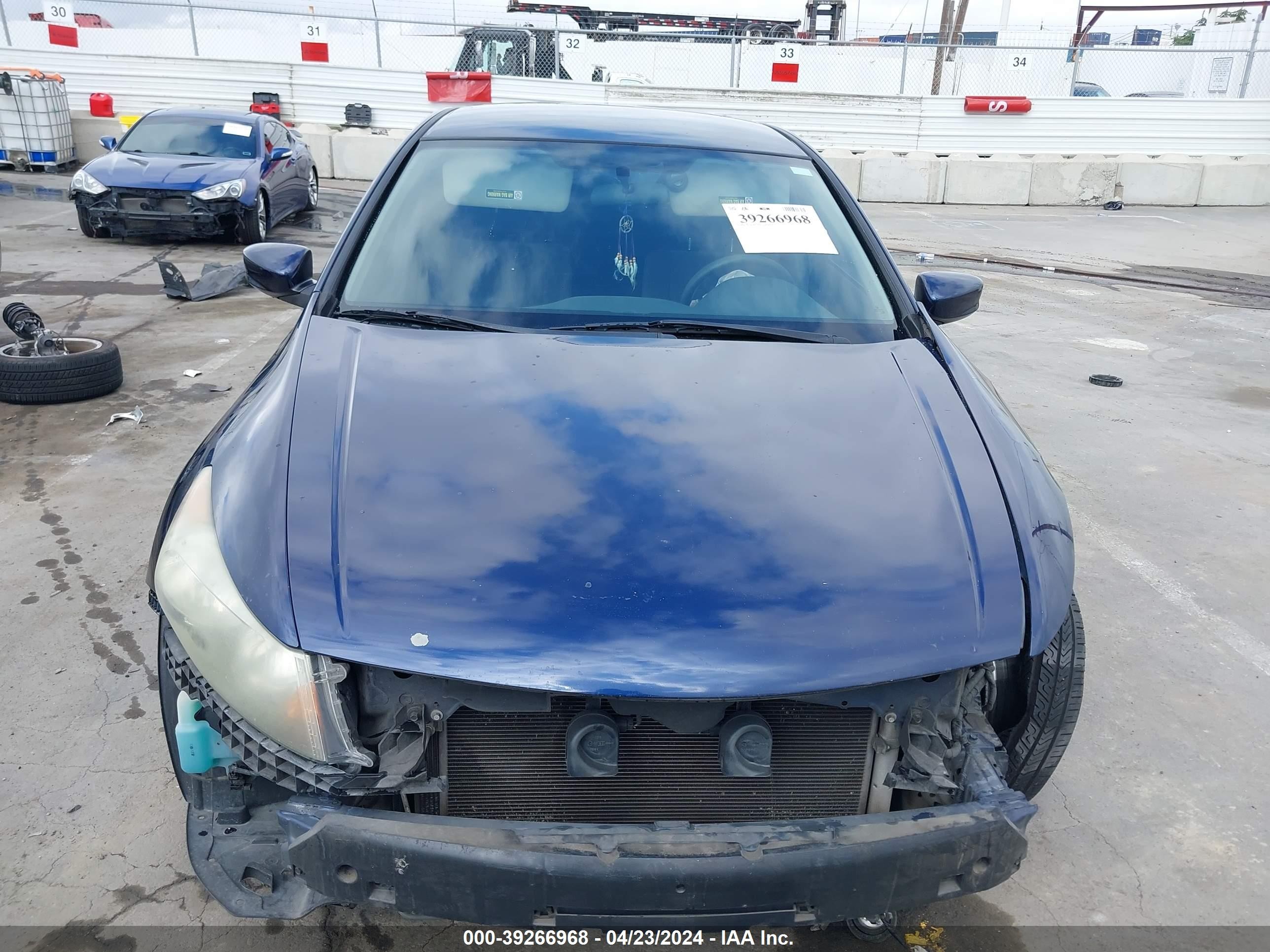 Photo 12 VIN: 1HGCP26449A190201 - HONDA ACCORD 