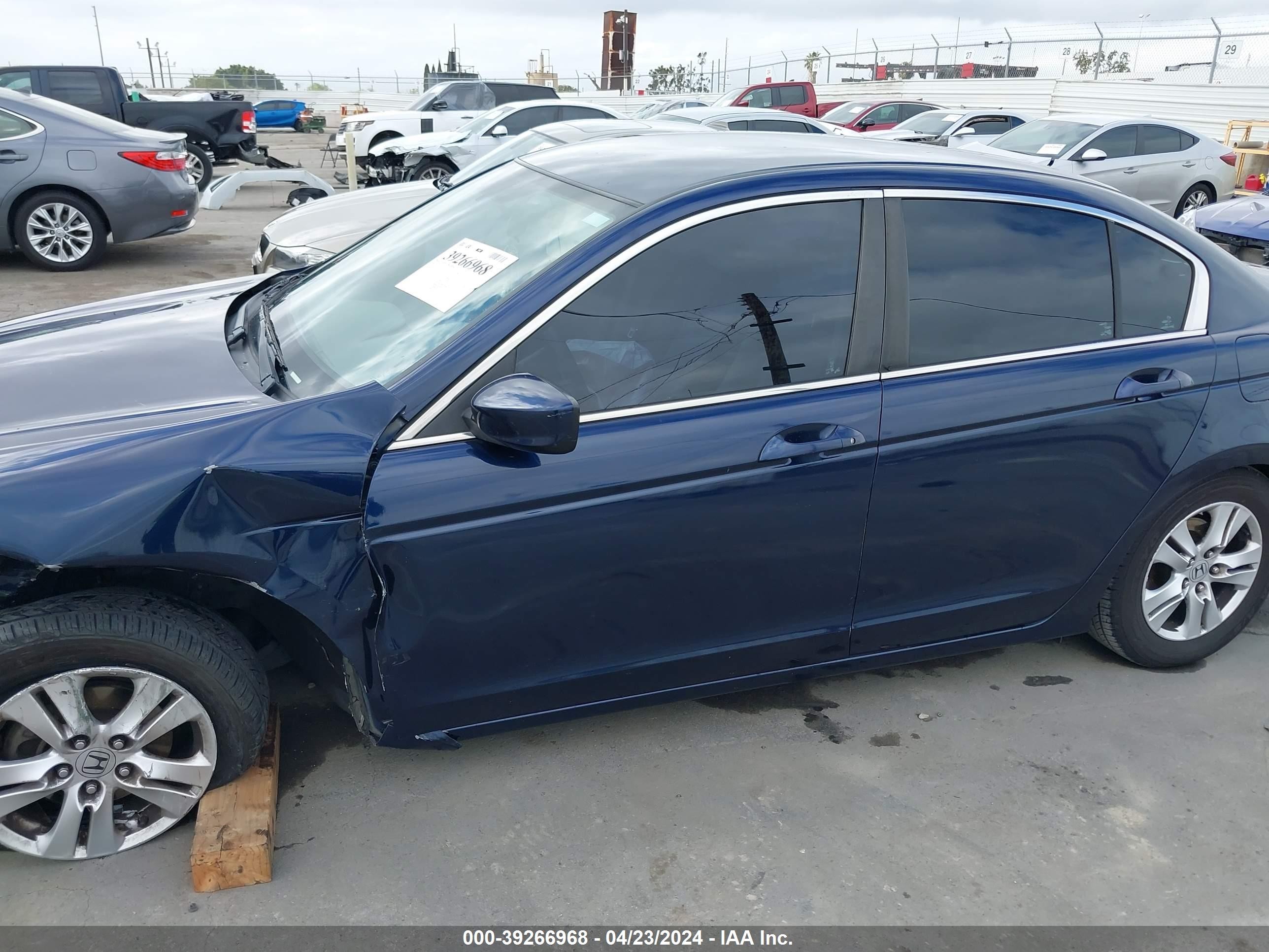 Photo 14 VIN: 1HGCP26449A190201 - HONDA ACCORD 