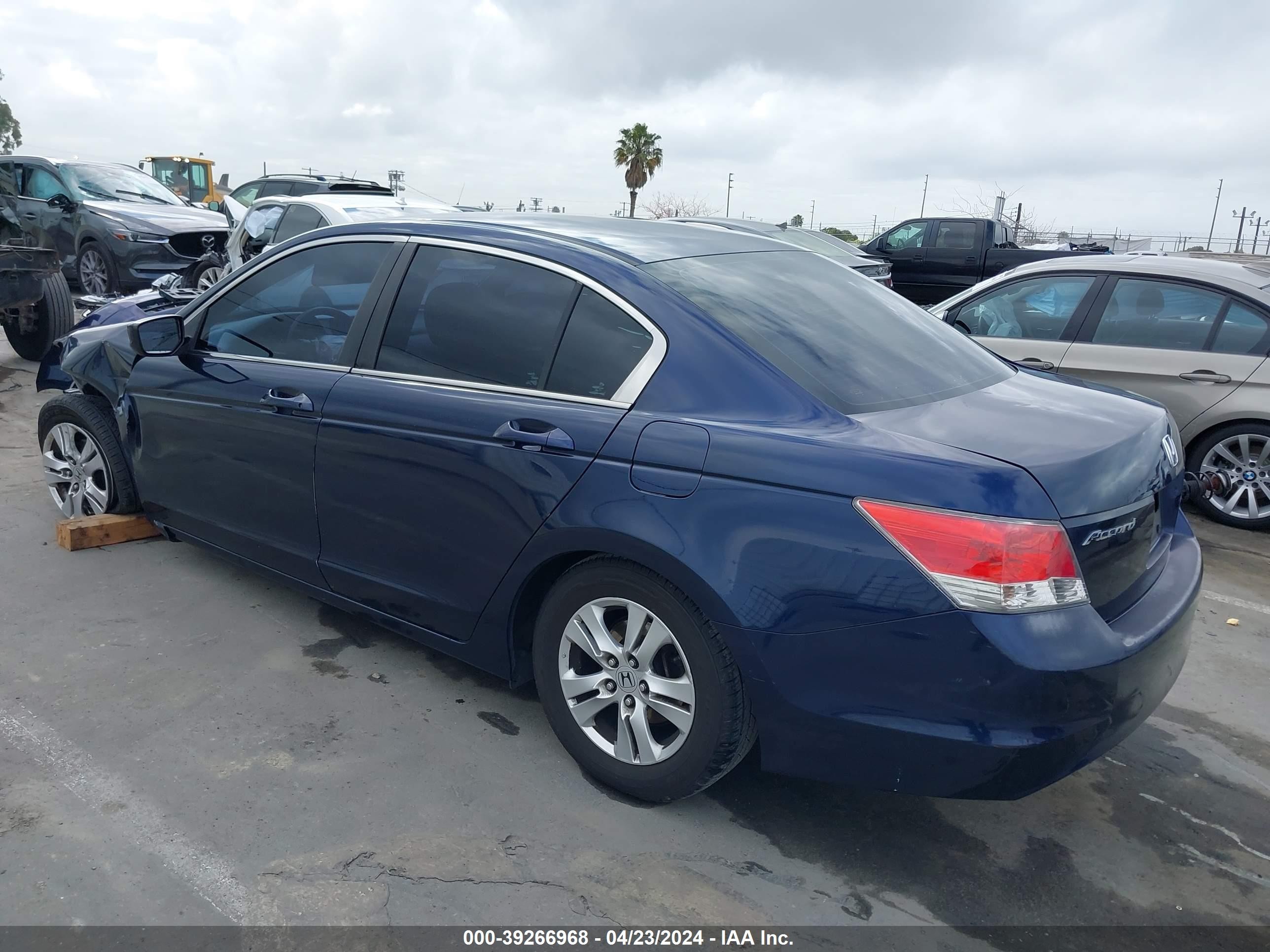 Photo 2 VIN: 1HGCP26449A190201 - HONDA ACCORD 