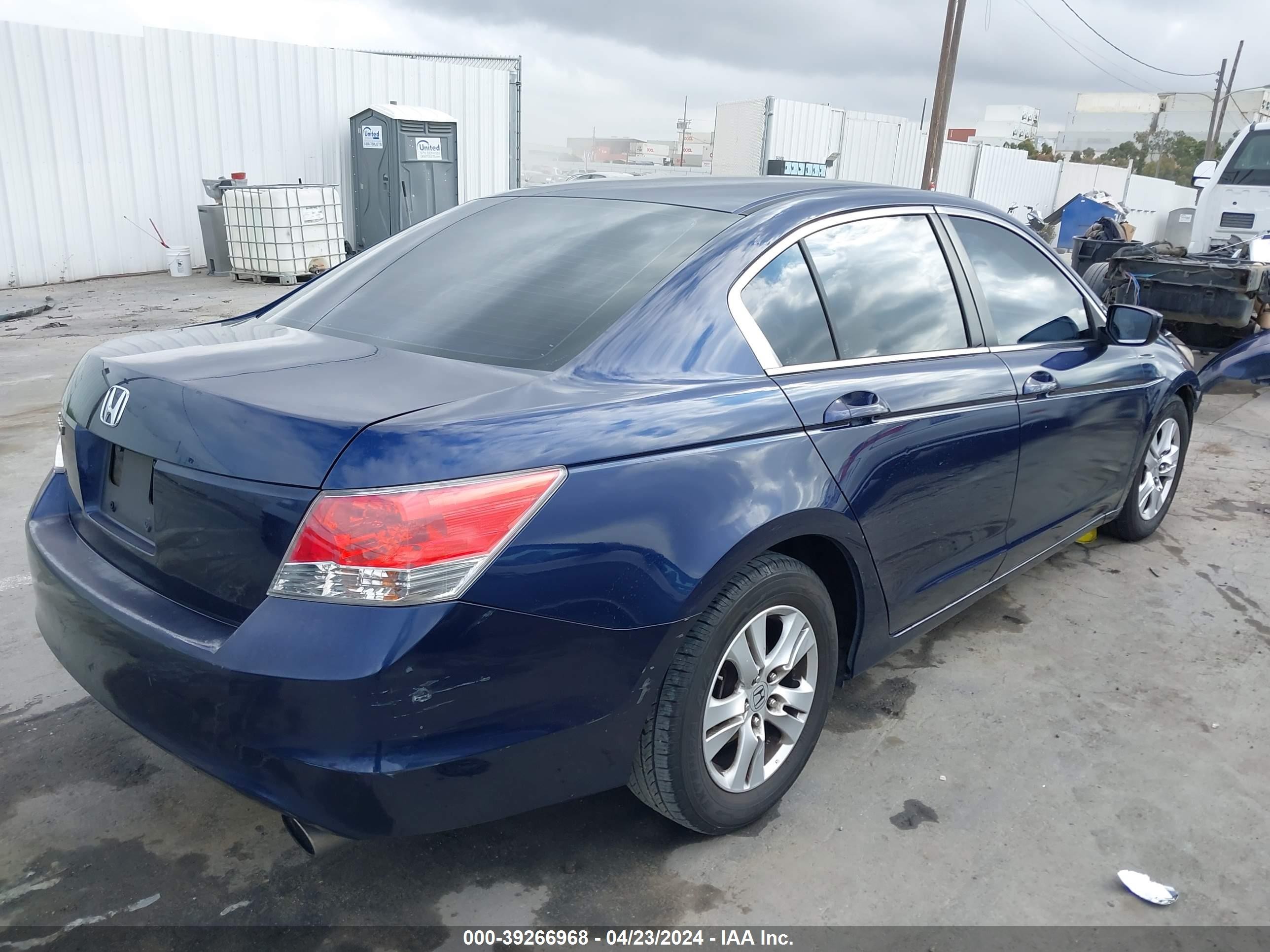 Photo 3 VIN: 1HGCP26449A190201 - HONDA ACCORD 