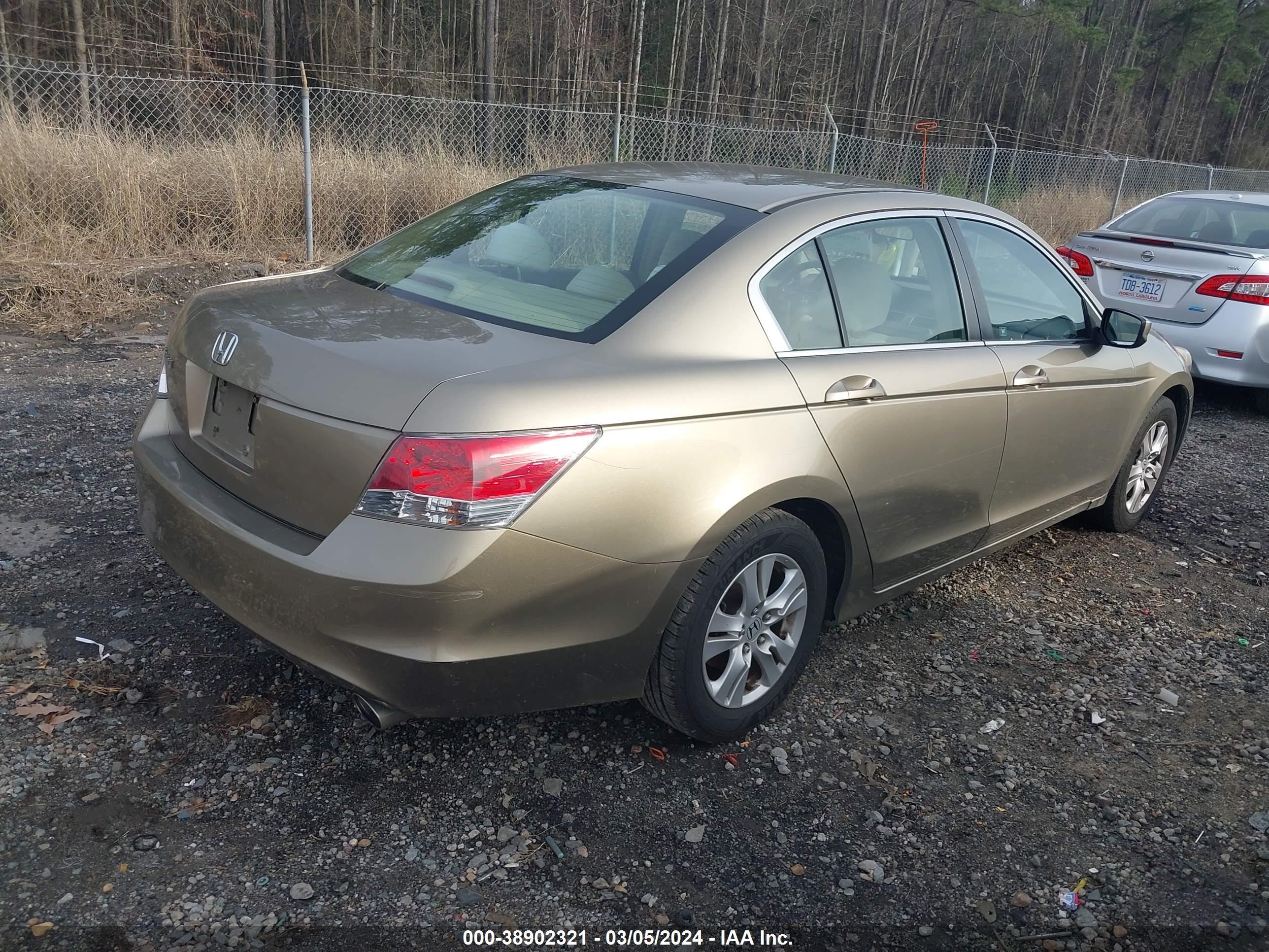 Photo 3 VIN: 1HGCP26458A133567 - HONDA ACCORD 