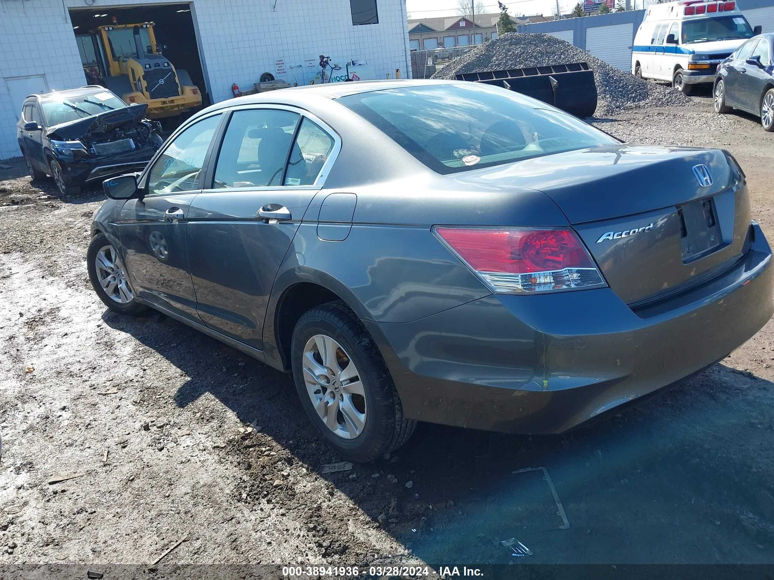 Photo 2 VIN: 1HGCP26459A004603 - HONDA ACCORD 