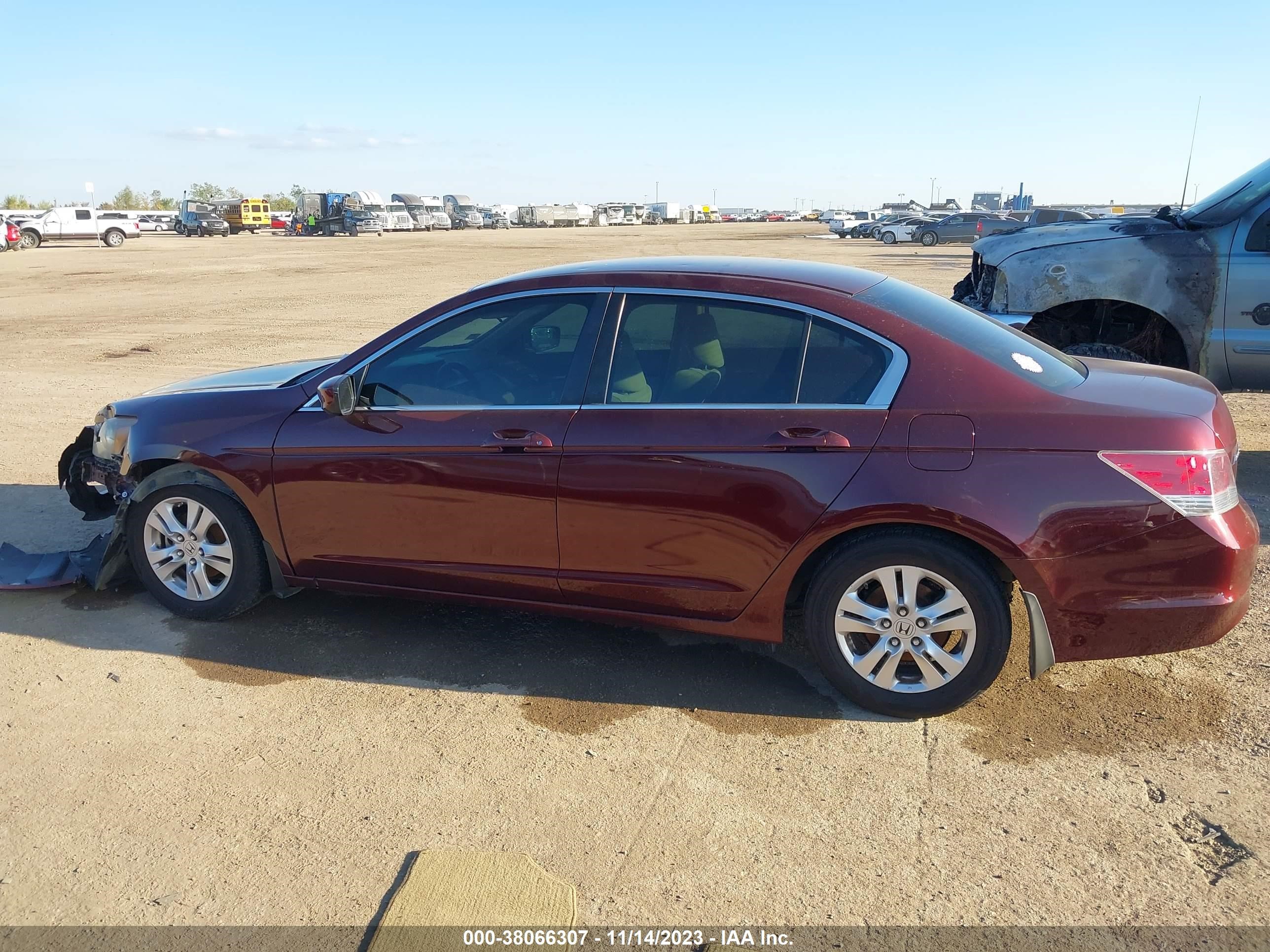 Photo 13 VIN: 1HGCP26469A070447 - HONDA ACCORD 