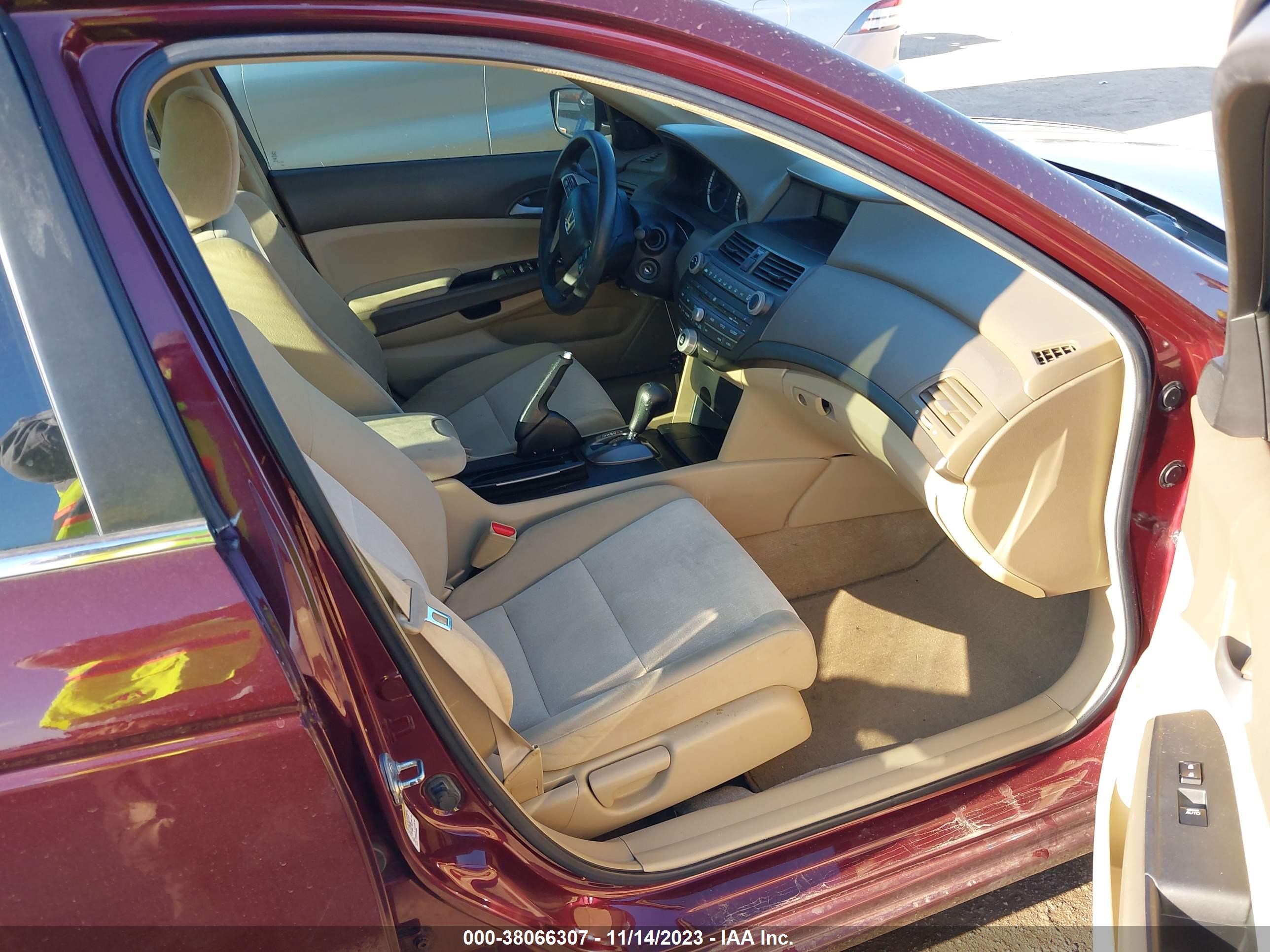 Photo 4 VIN: 1HGCP26469A070447 - HONDA ACCORD 