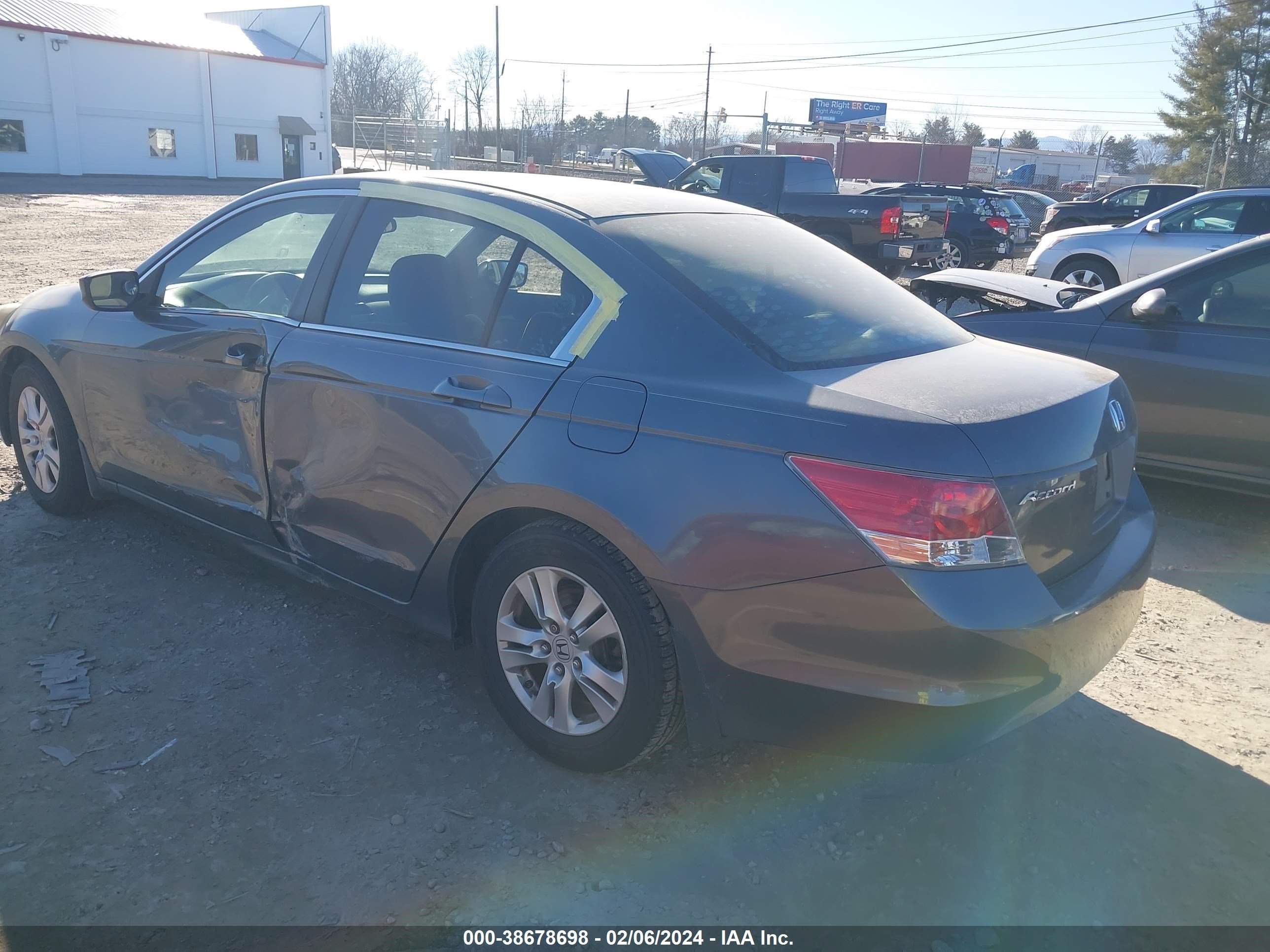 Photo 2 VIN: 1HGCP26469A106900 - HONDA ACCORD 