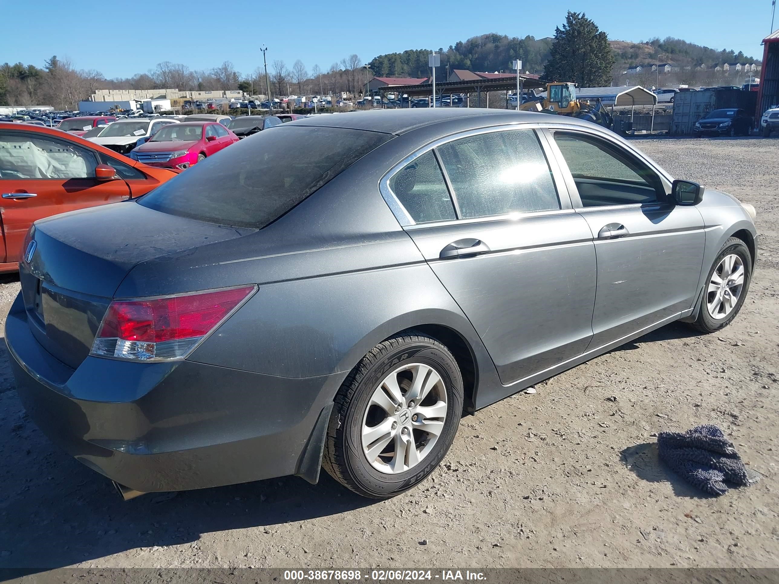 Photo 3 VIN: 1HGCP26469A106900 - HONDA ACCORD 