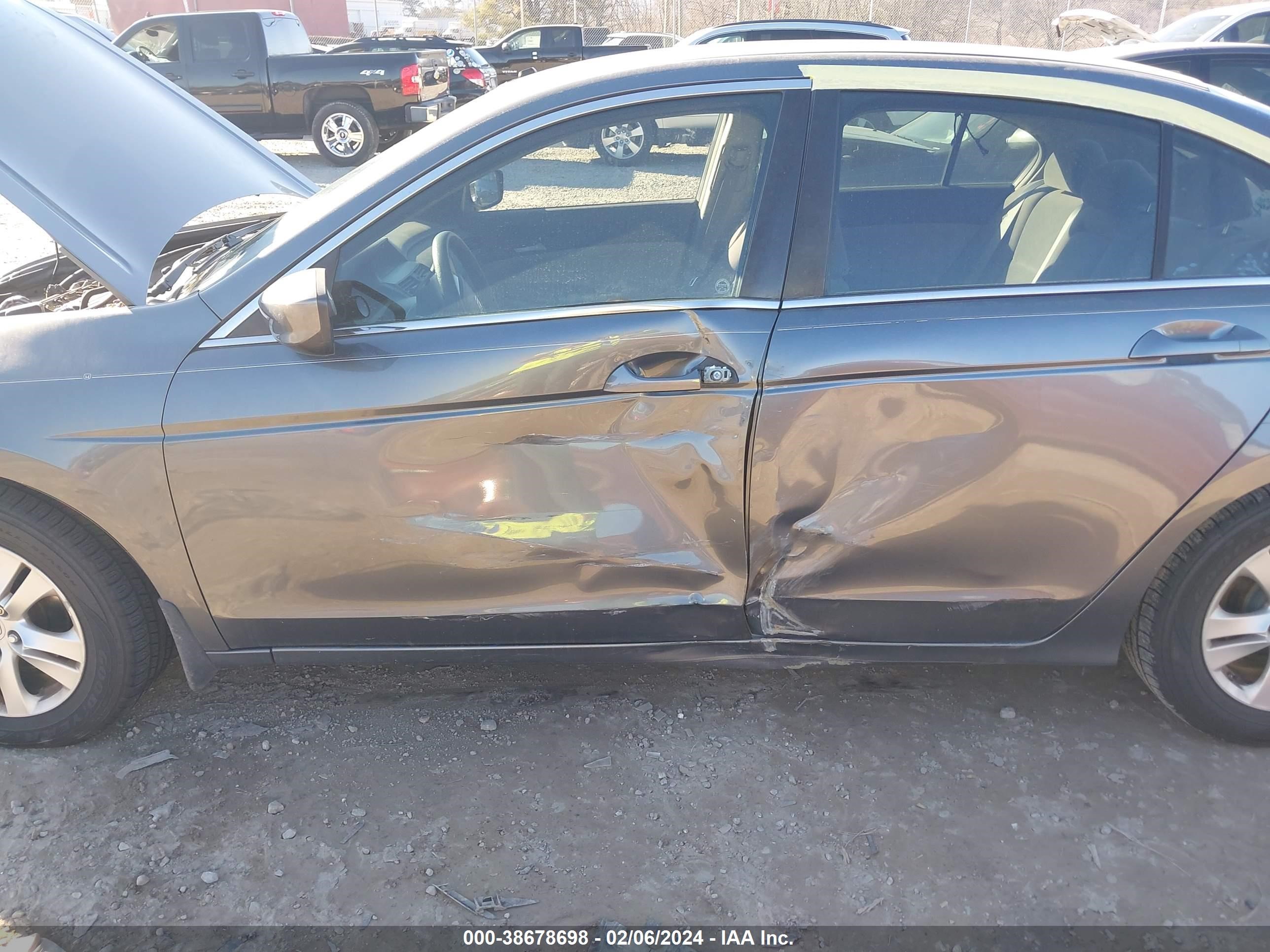 Photo 5 VIN: 1HGCP26469A106900 - HONDA ACCORD 