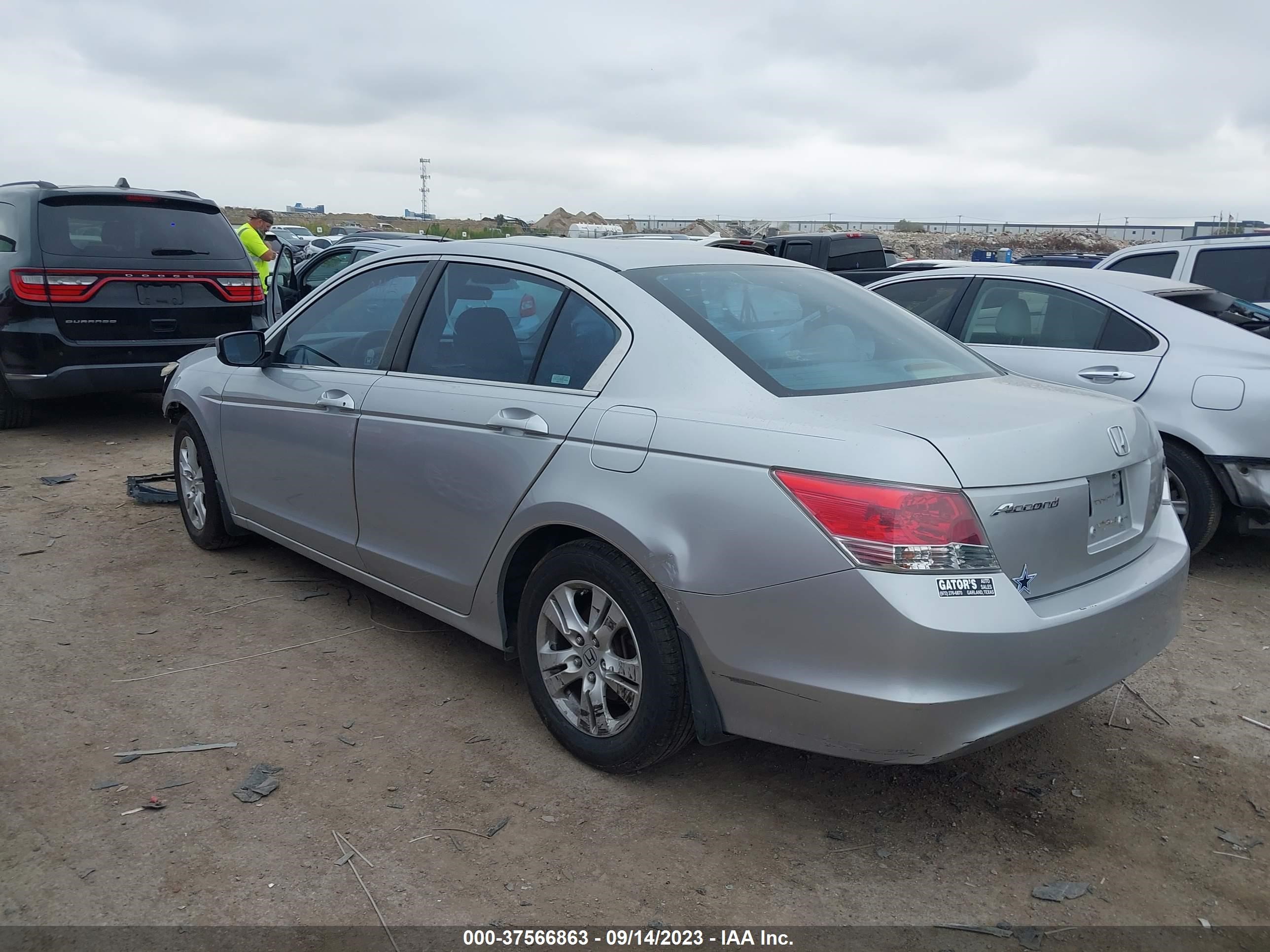 Photo 2 VIN: 1HGCP26478A119511 - HONDA ACCORD 