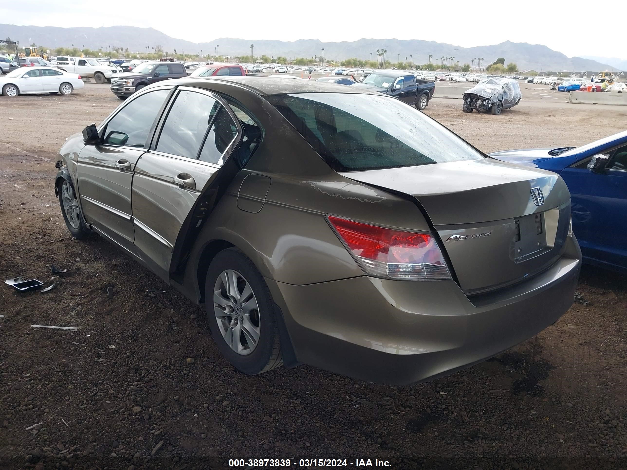 Photo 2 VIN: 1HGCP26479A069565 - HONDA ACCORD 