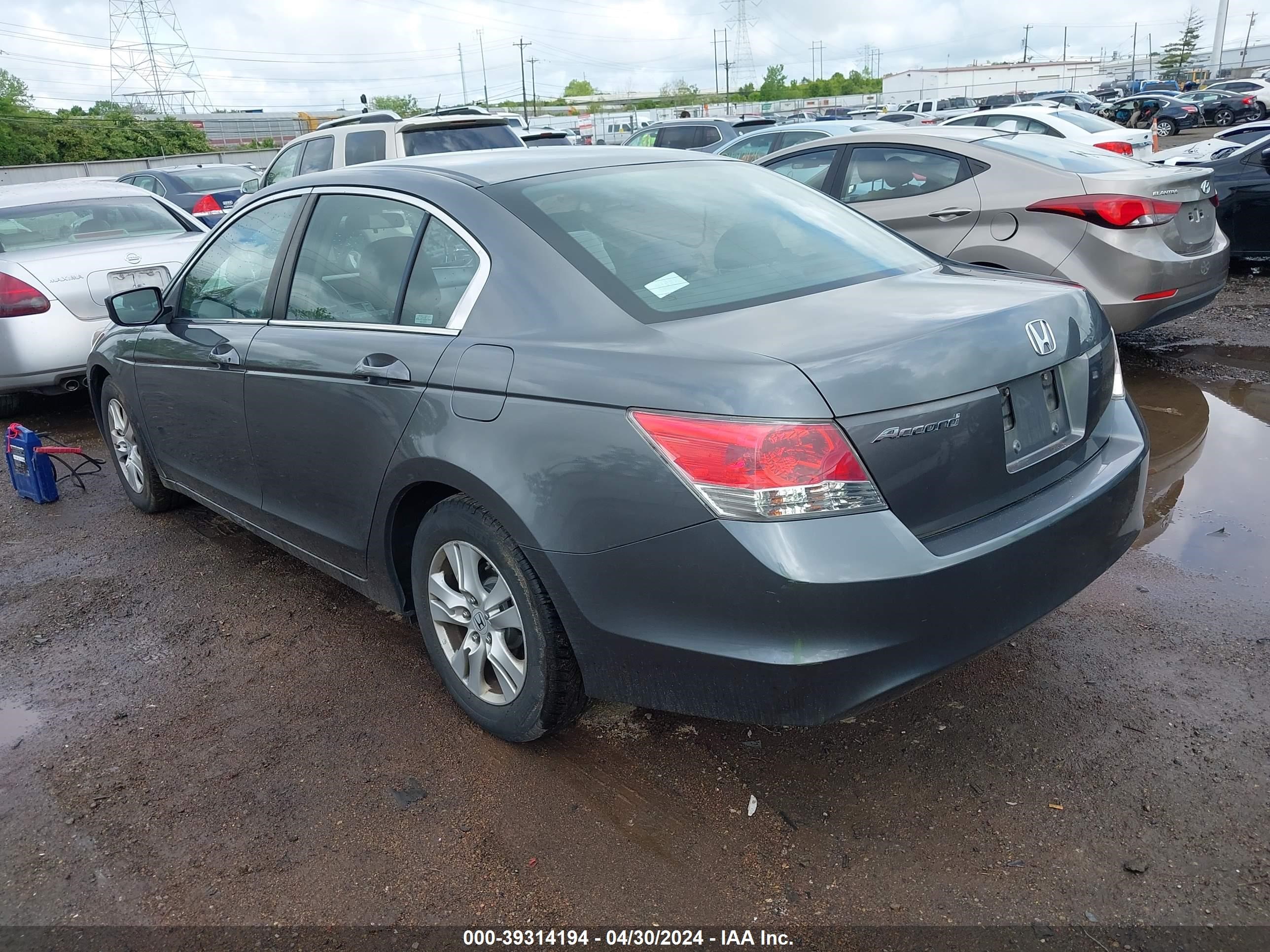 Photo 2 VIN: 1HGCP26479A102578 - HONDA ACCORD 