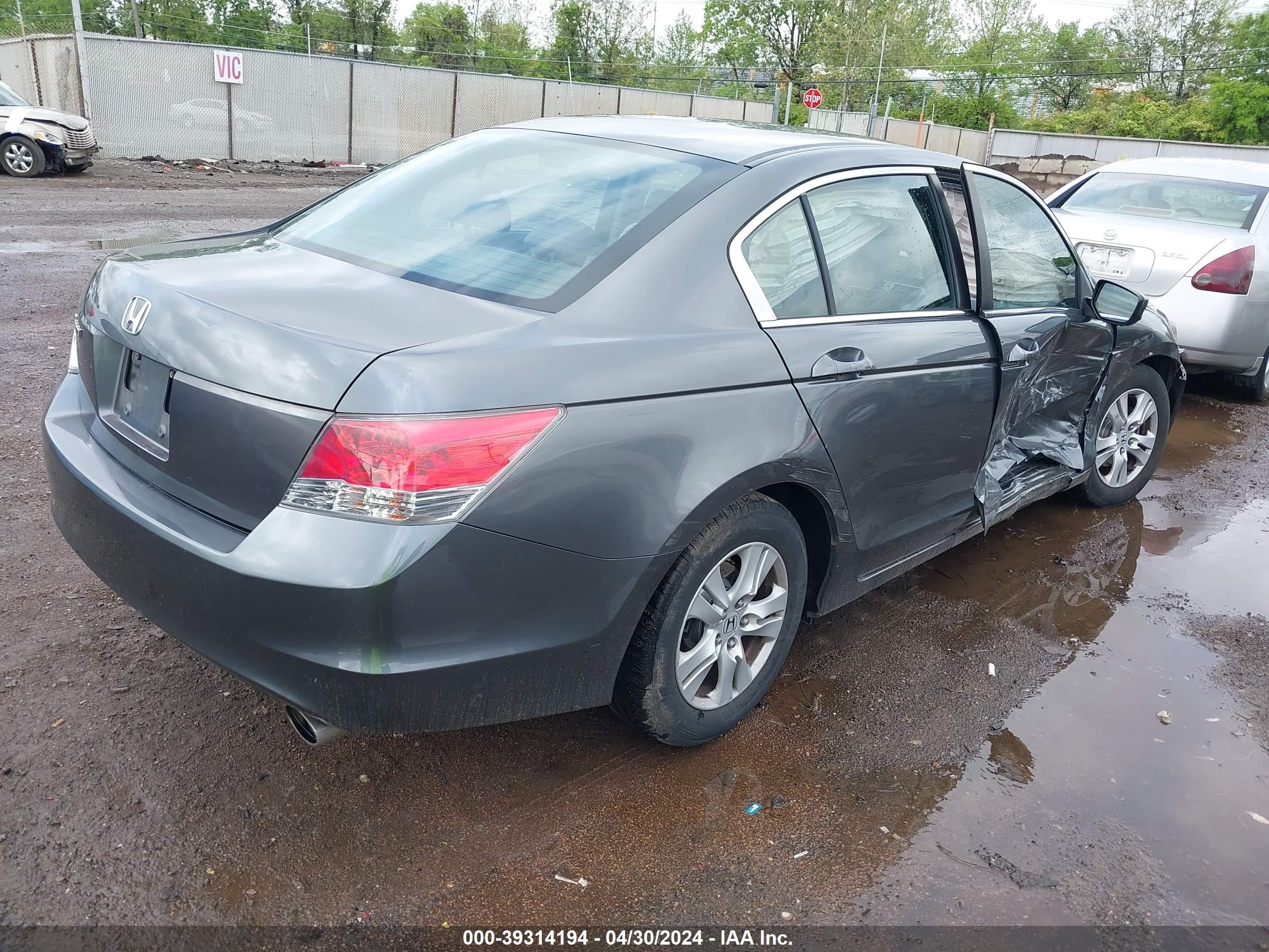 Photo 3 VIN: 1HGCP26479A102578 - HONDA ACCORD 