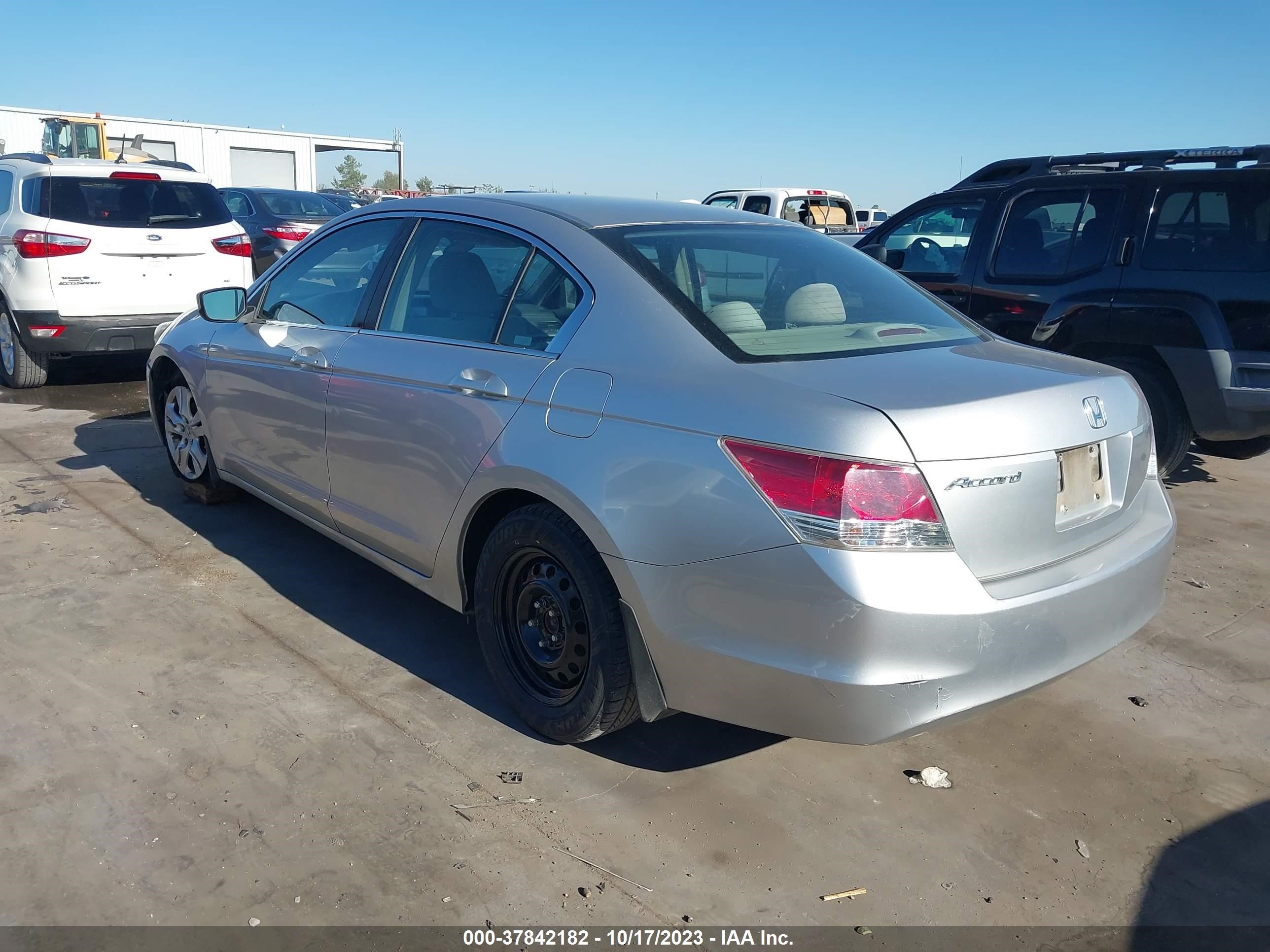 Photo 2 VIN: 1HGCP26479A126170 - HONDA ACCORD 