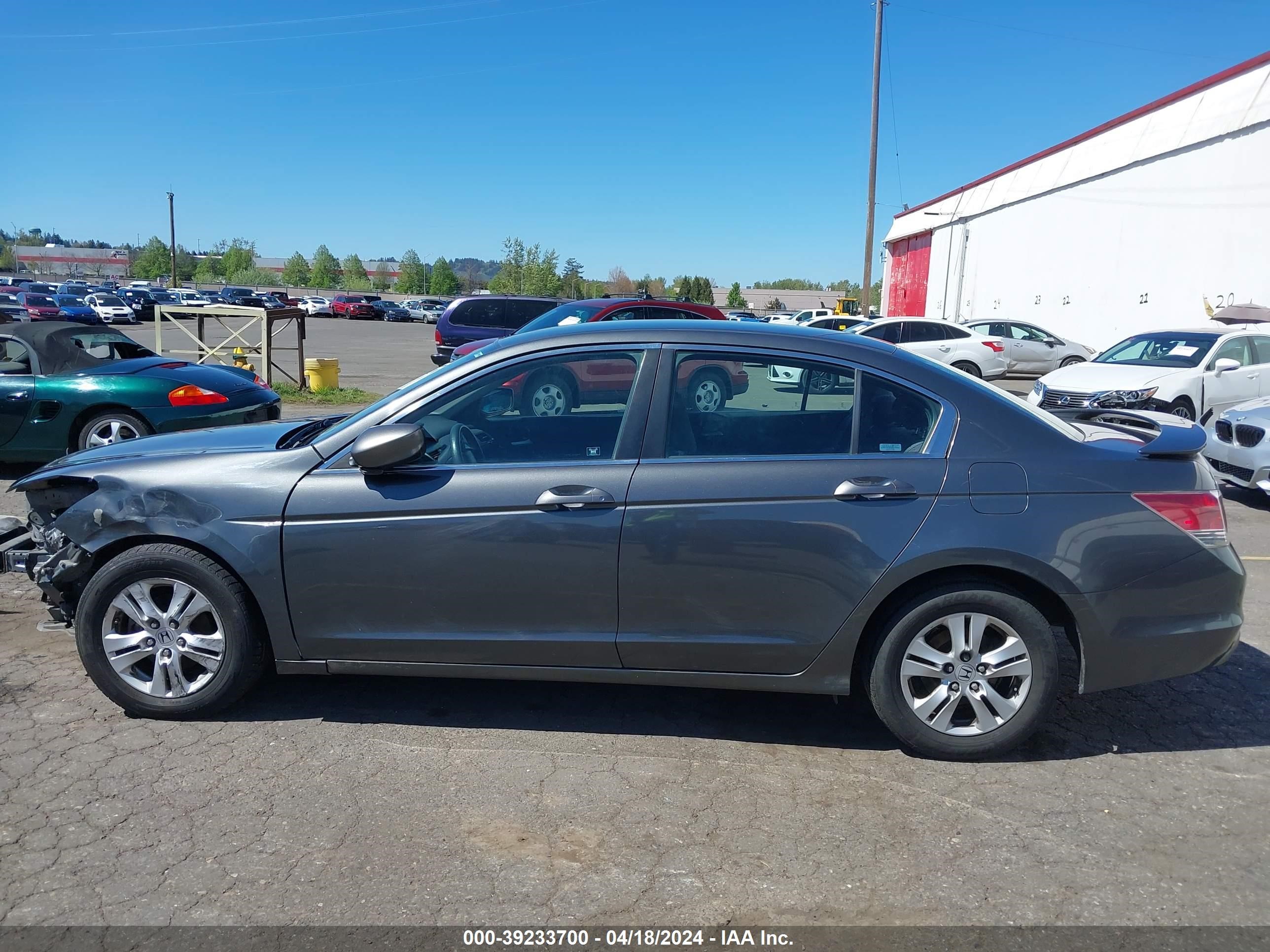 Photo 14 VIN: 1HGCP26488A080640 - HONDA ACCORD 