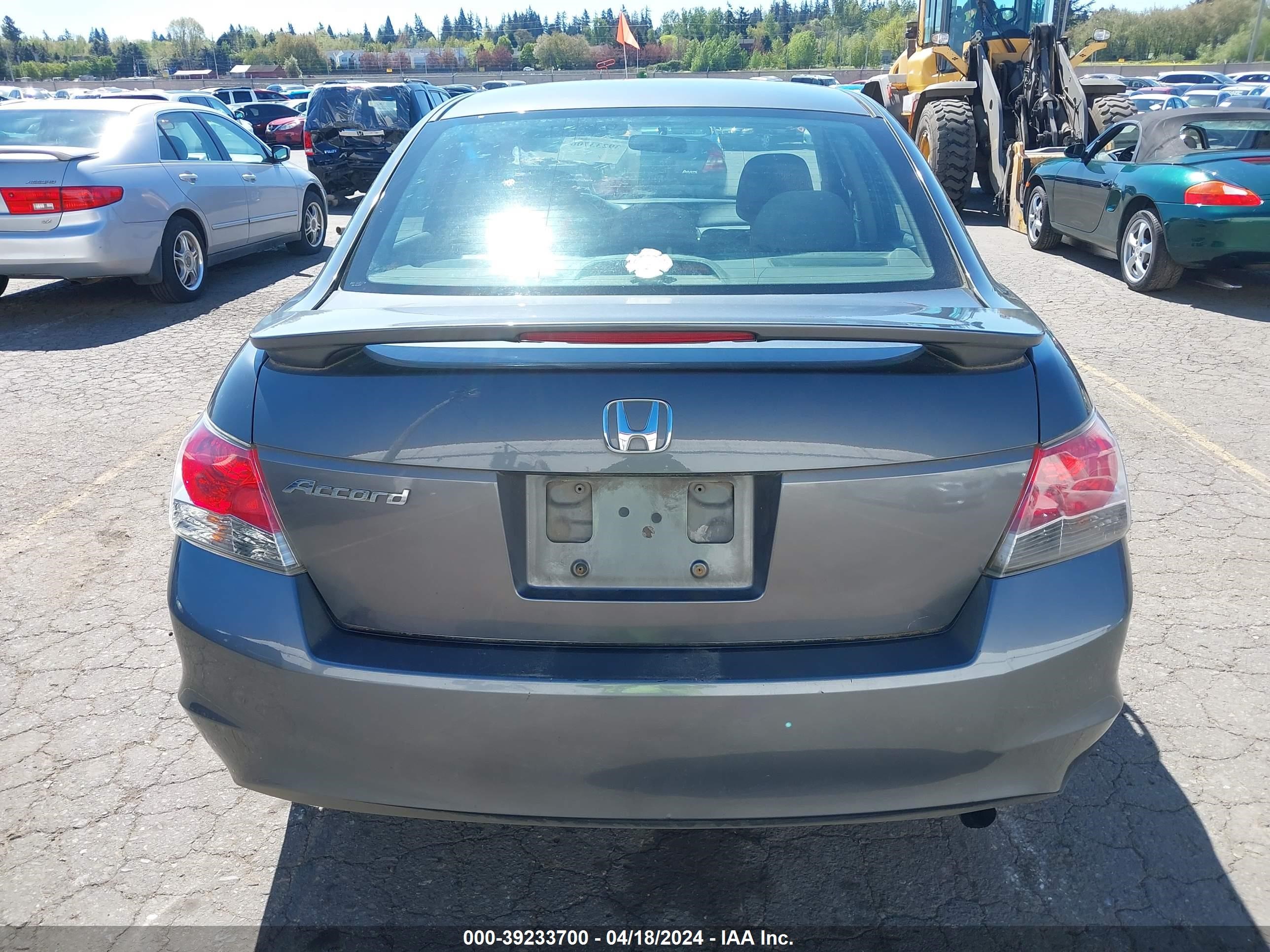 Photo 16 VIN: 1HGCP26488A080640 - HONDA ACCORD 