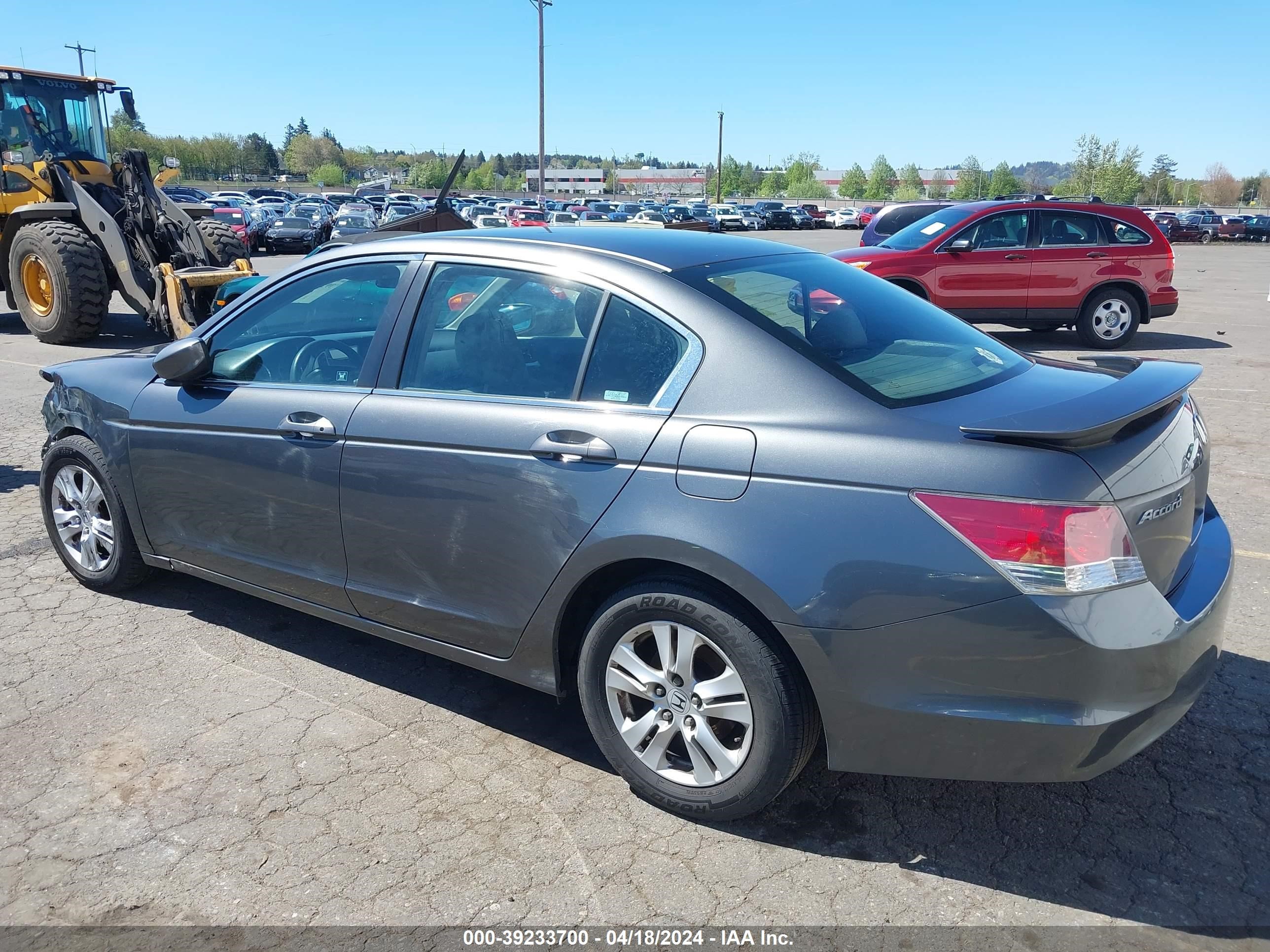 Photo 2 VIN: 1HGCP26488A080640 - HONDA ACCORD 