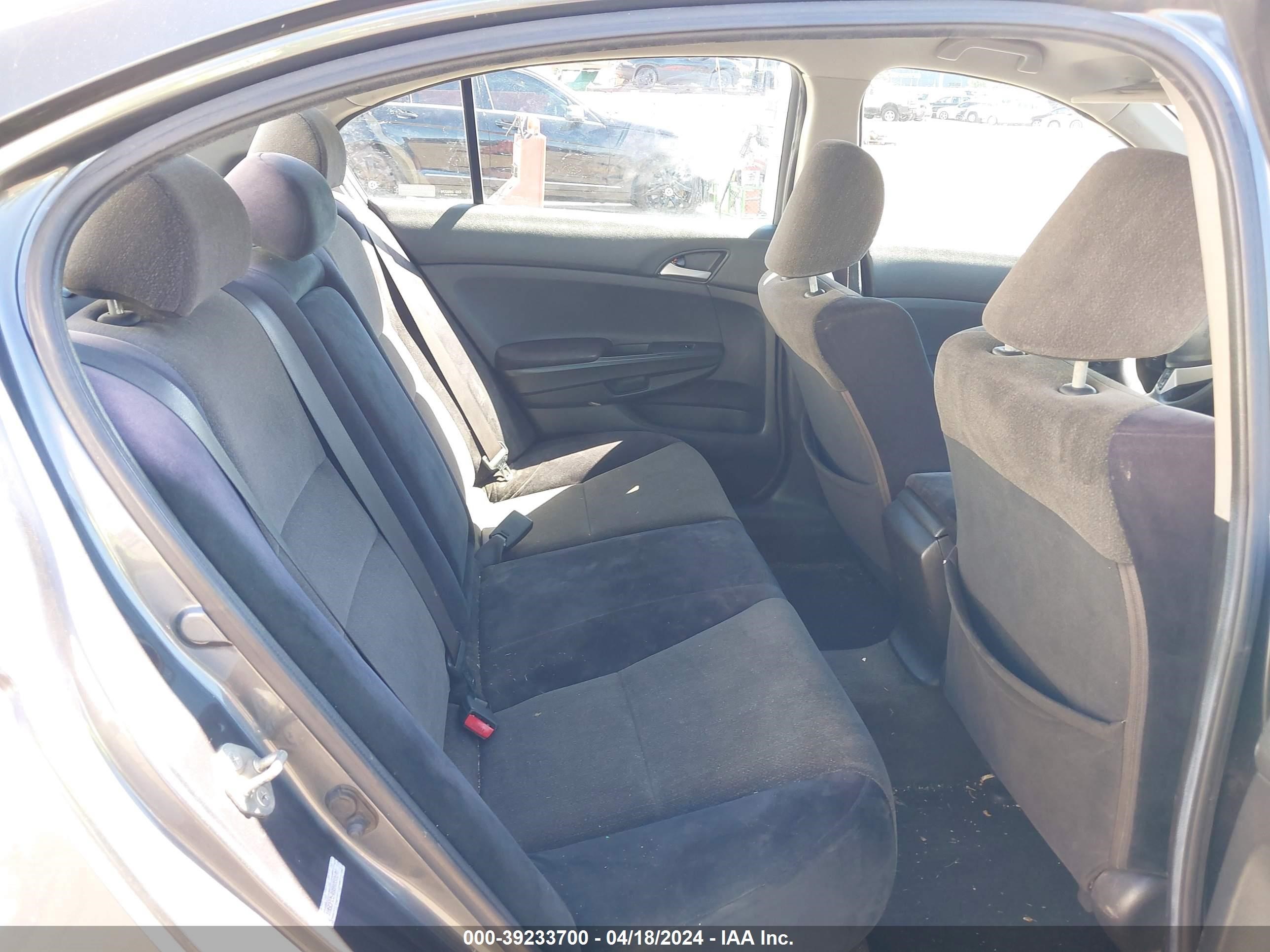 Photo 7 VIN: 1HGCP26488A080640 - HONDA ACCORD 