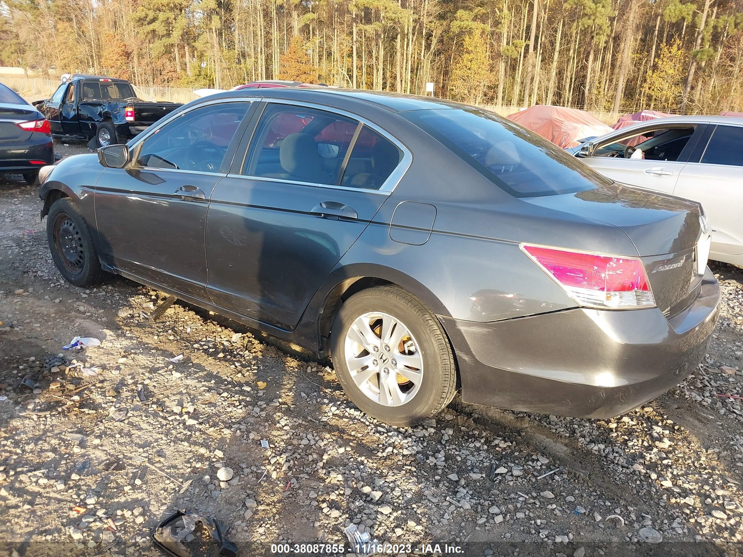 Photo 2 VIN: 1HGCP26499A186810 - HONDA ACCORD 