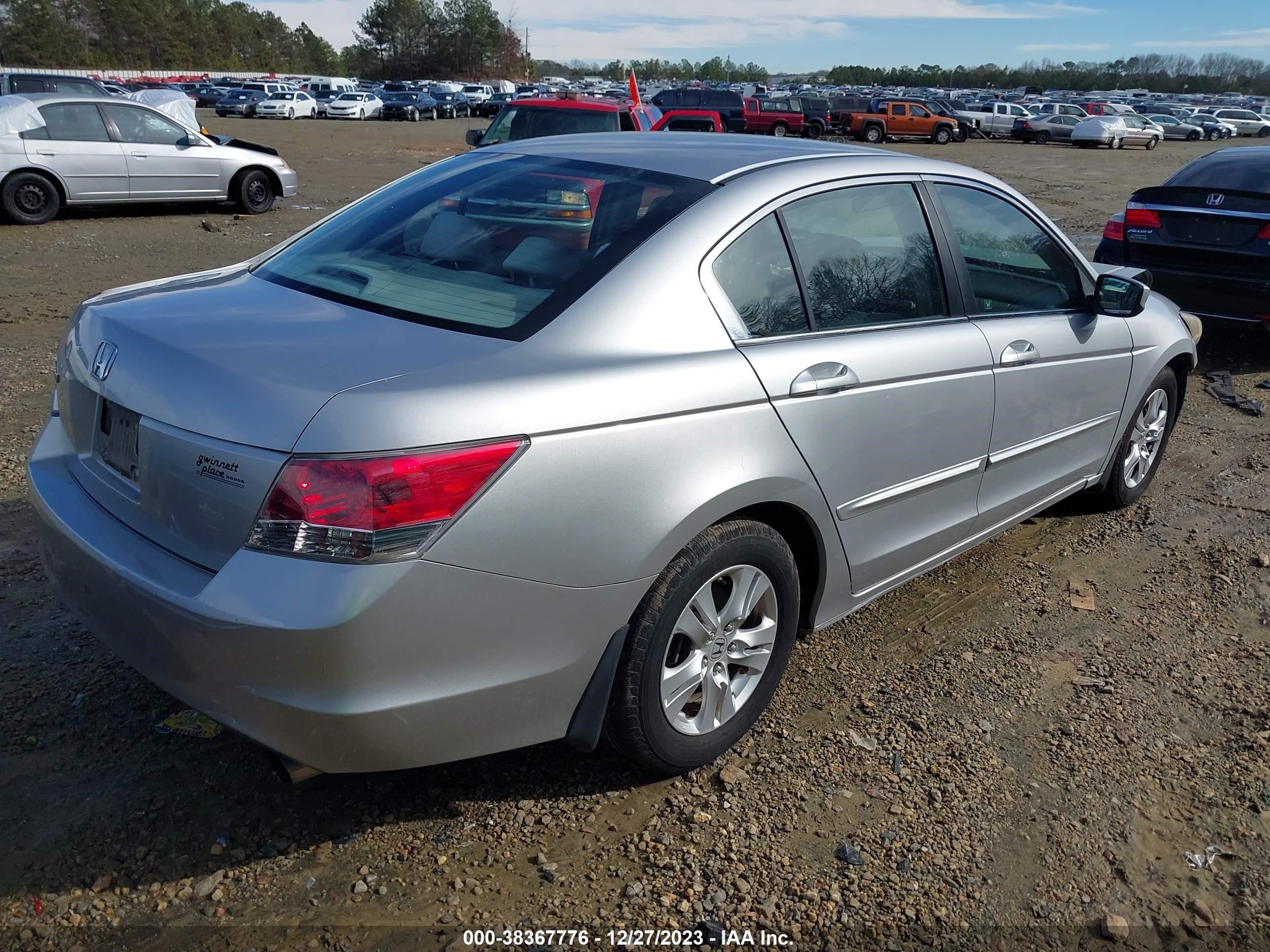 Photo 3 VIN: 1HGCP264X8A032914 - HONDA ACCORD 