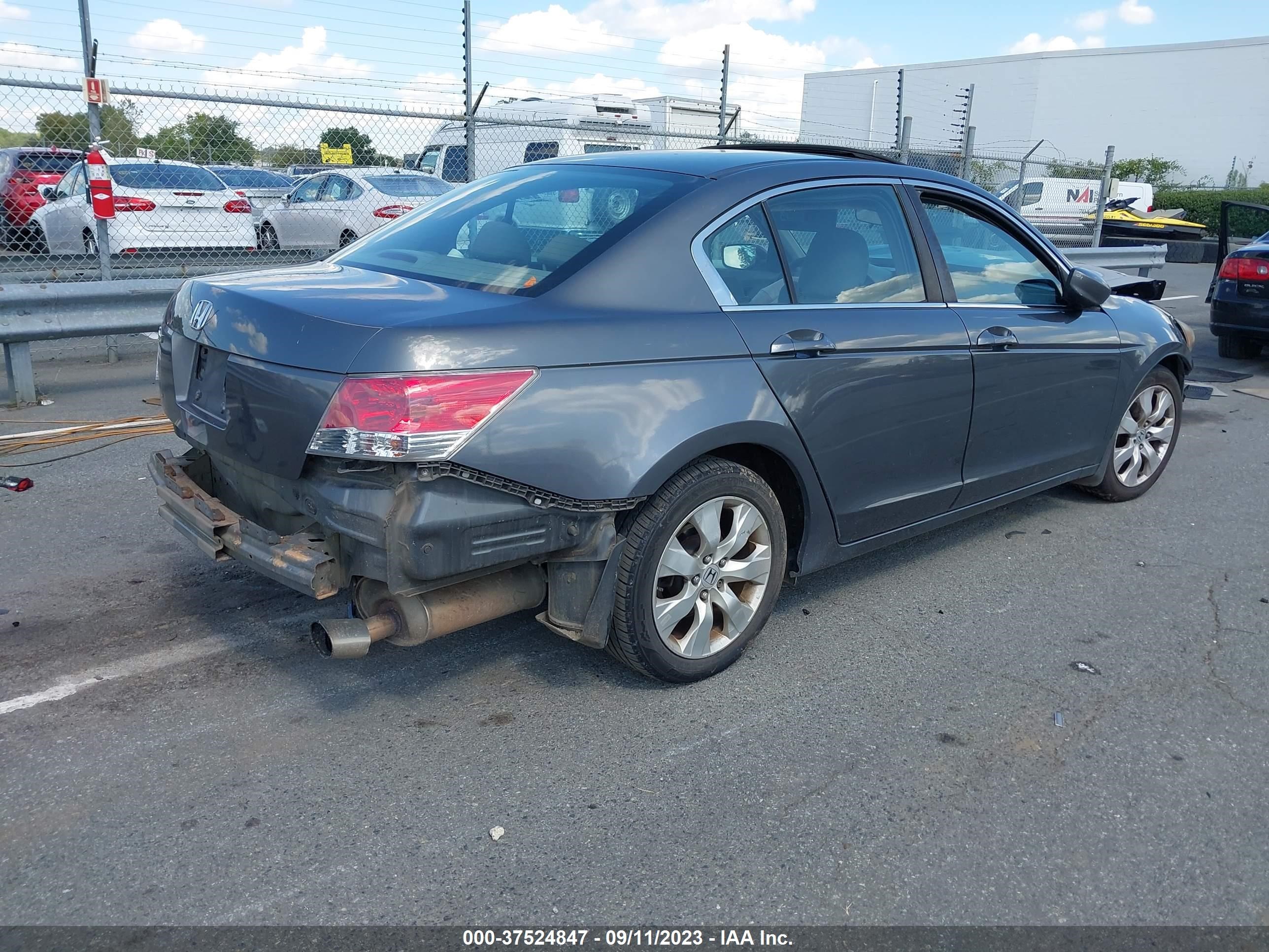 Photo 3 VIN: 1HGCP26708A057198 - HONDA ACCORD 