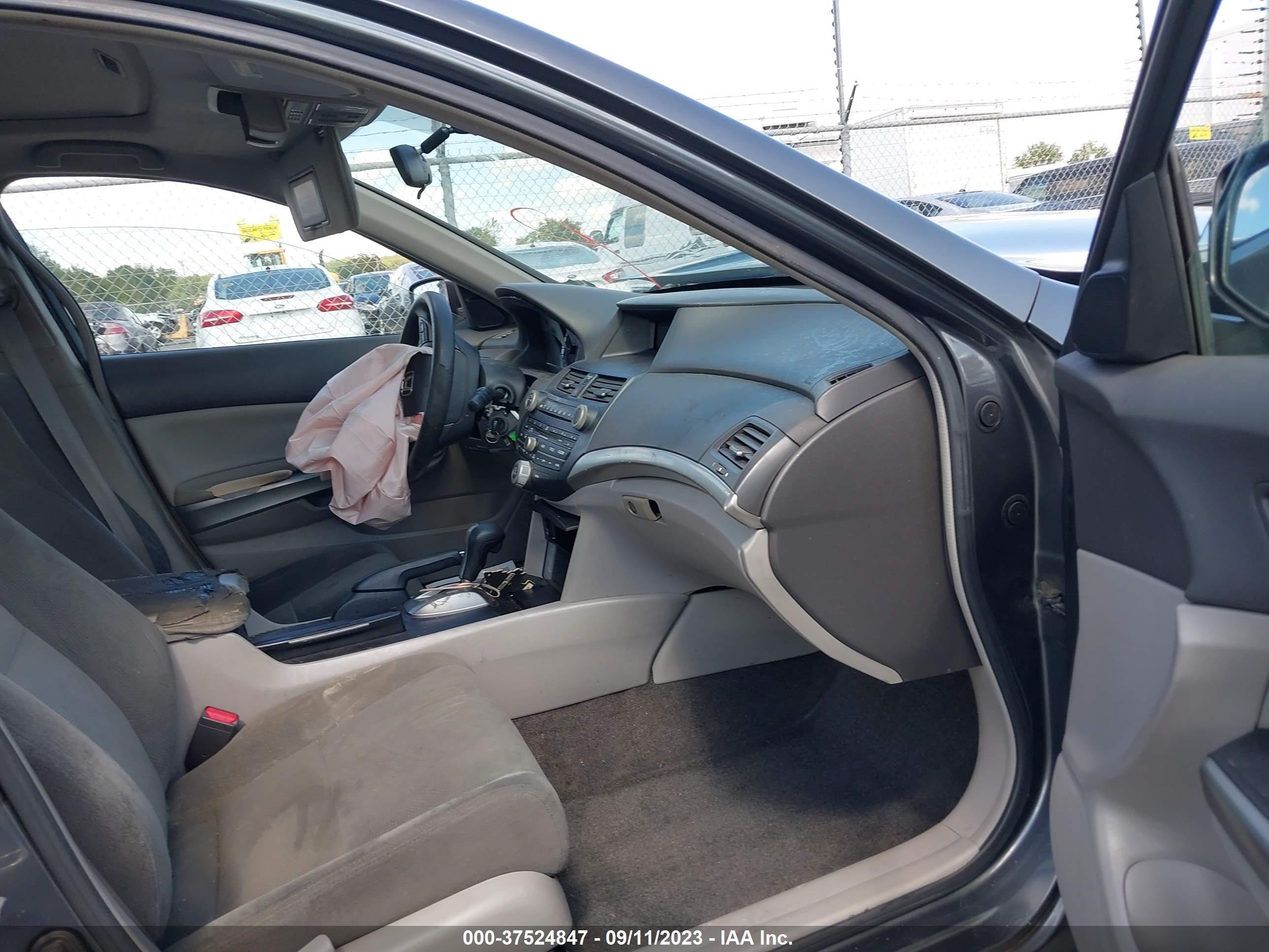 Photo 4 VIN: 1HGCP26708A057198 - HONDA ACCORD 