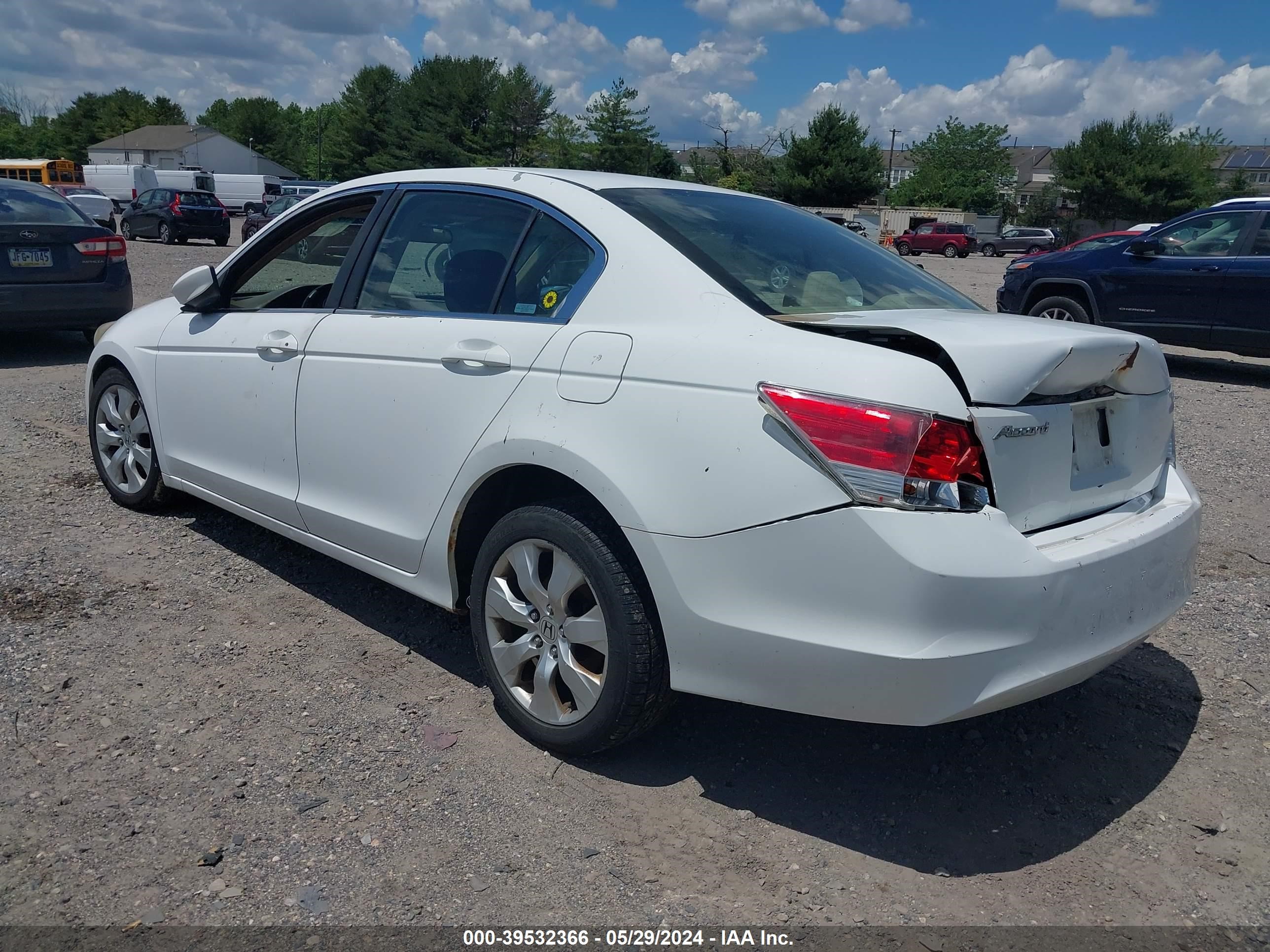 Photo 2 VIN: 1HGCP26708A091786 - HONDA ACCORD 