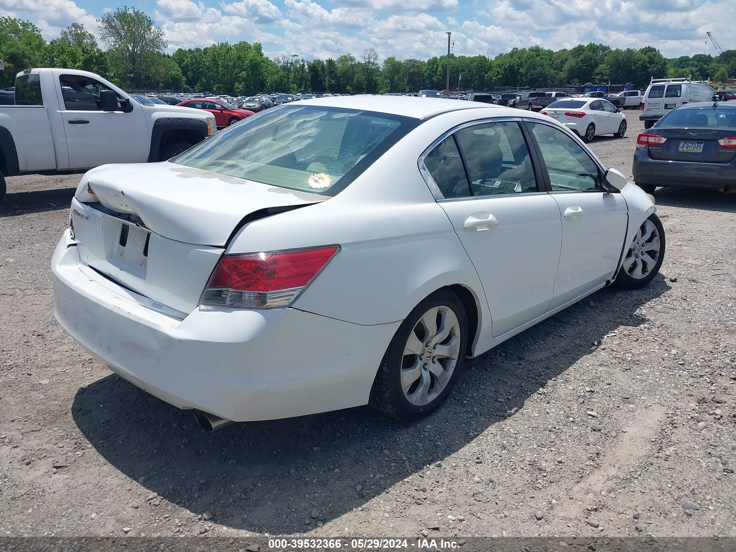 Photo 3 VIN: 1HGCP26708A091786 - HONDA ACCORD 