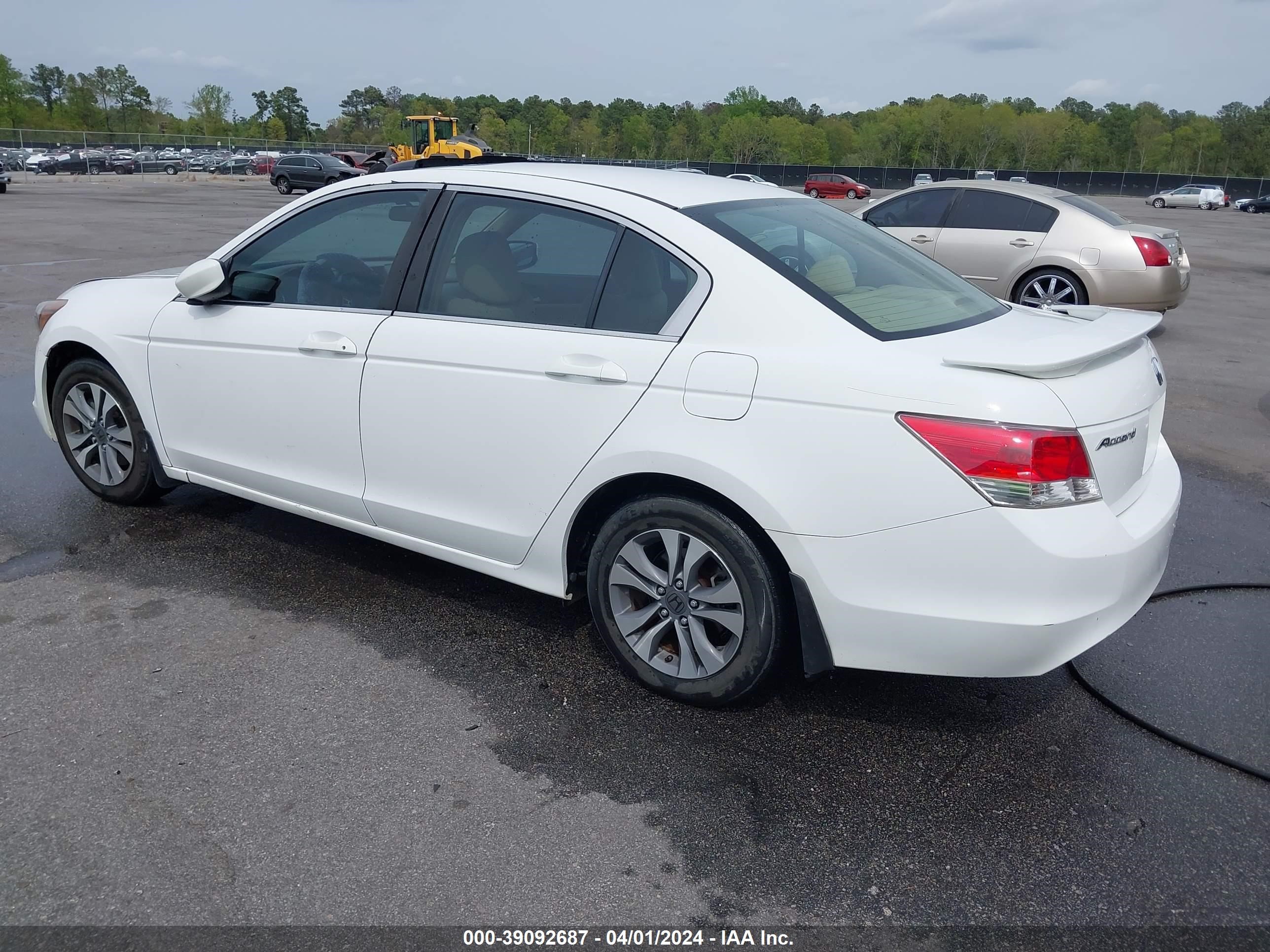 Photo 2 VIN: 1HGCP26708A108991 - HONDA ACCORD 