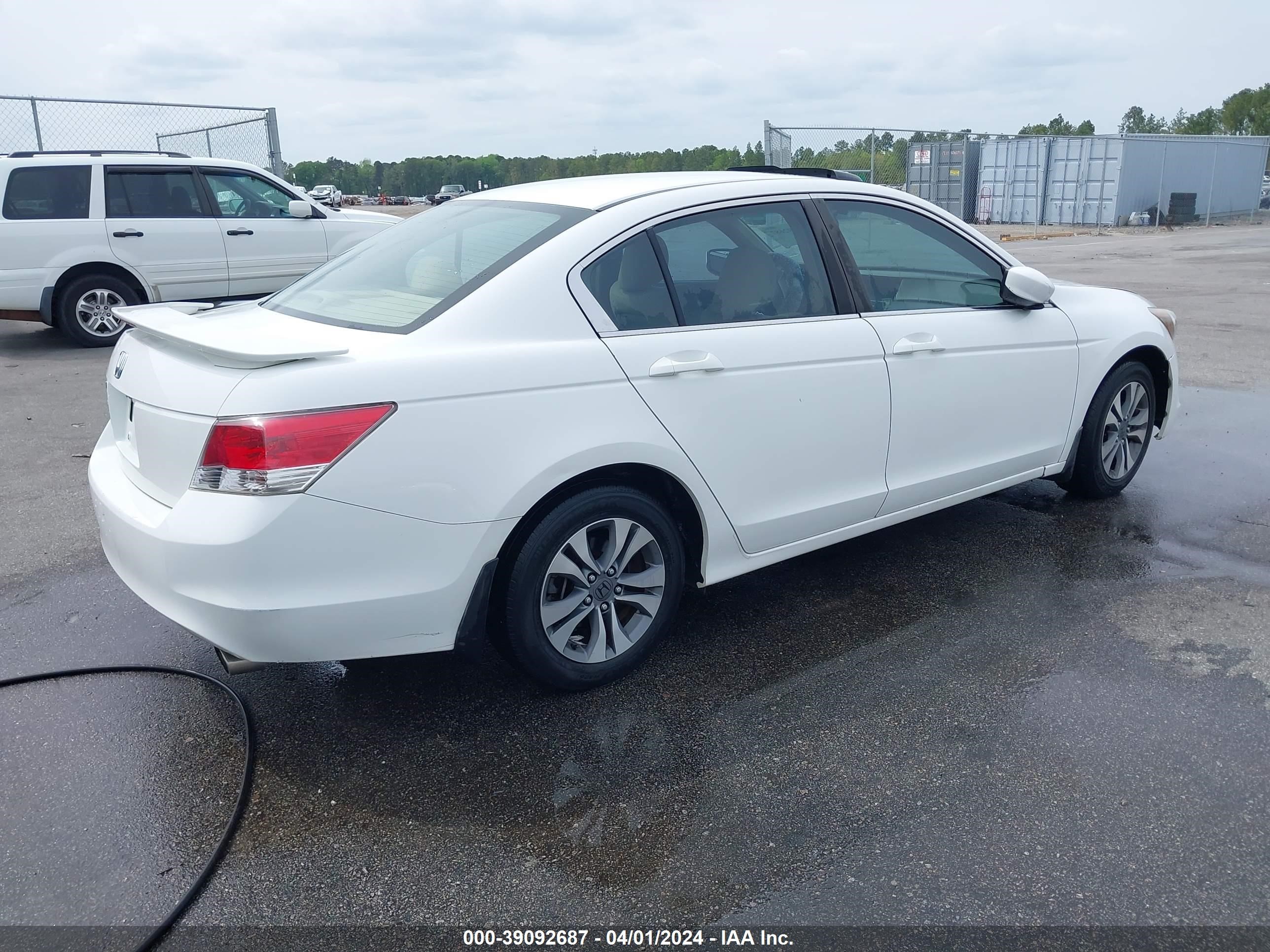 Photo 3 VIN: 1HGCP26708A108991 - HONDA ACCORD 