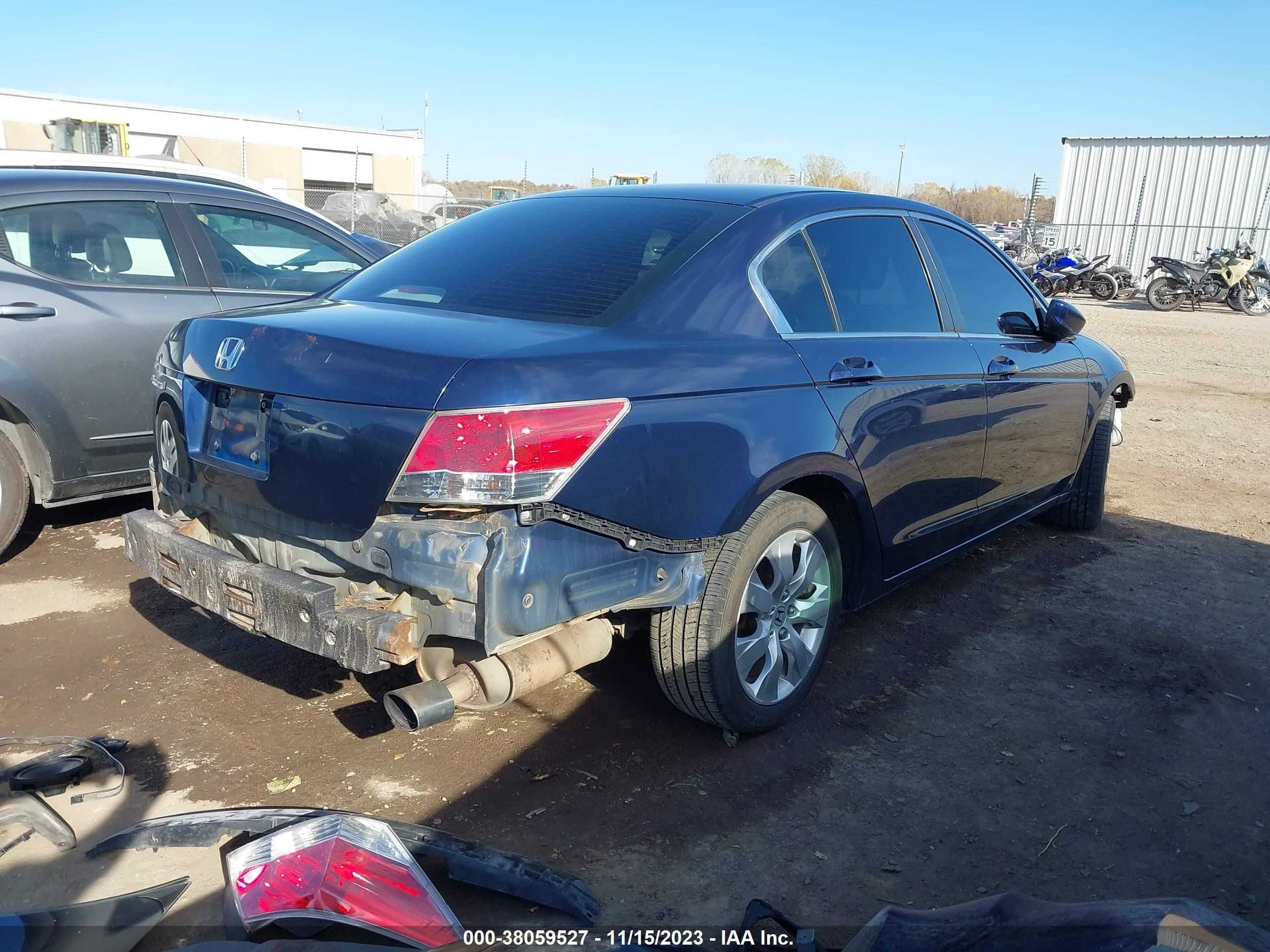 Photo 3 VIN: 1HGCP26718A029409 - HONDA ACCORD 